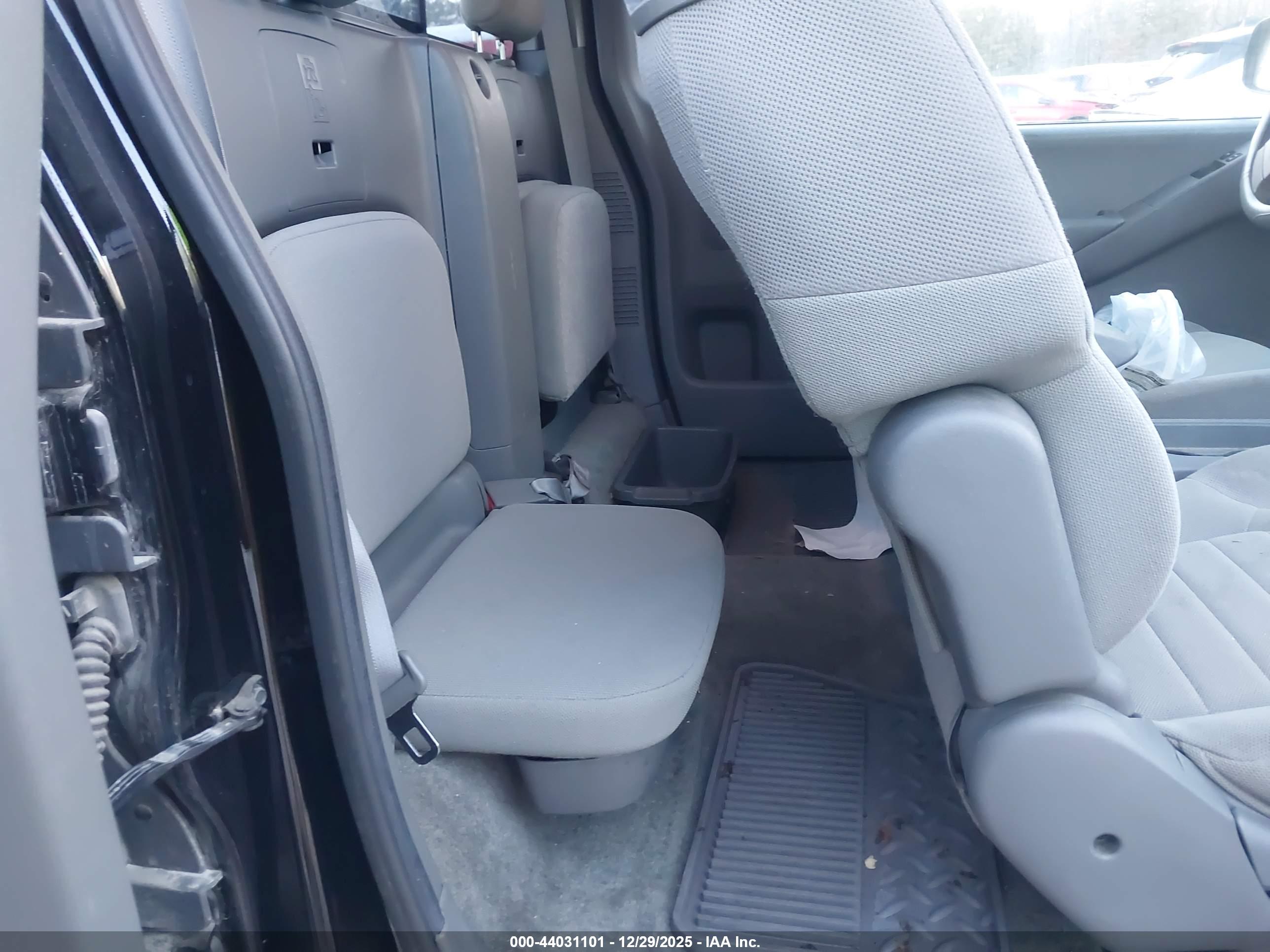 NISSAN FRONTIER image 8