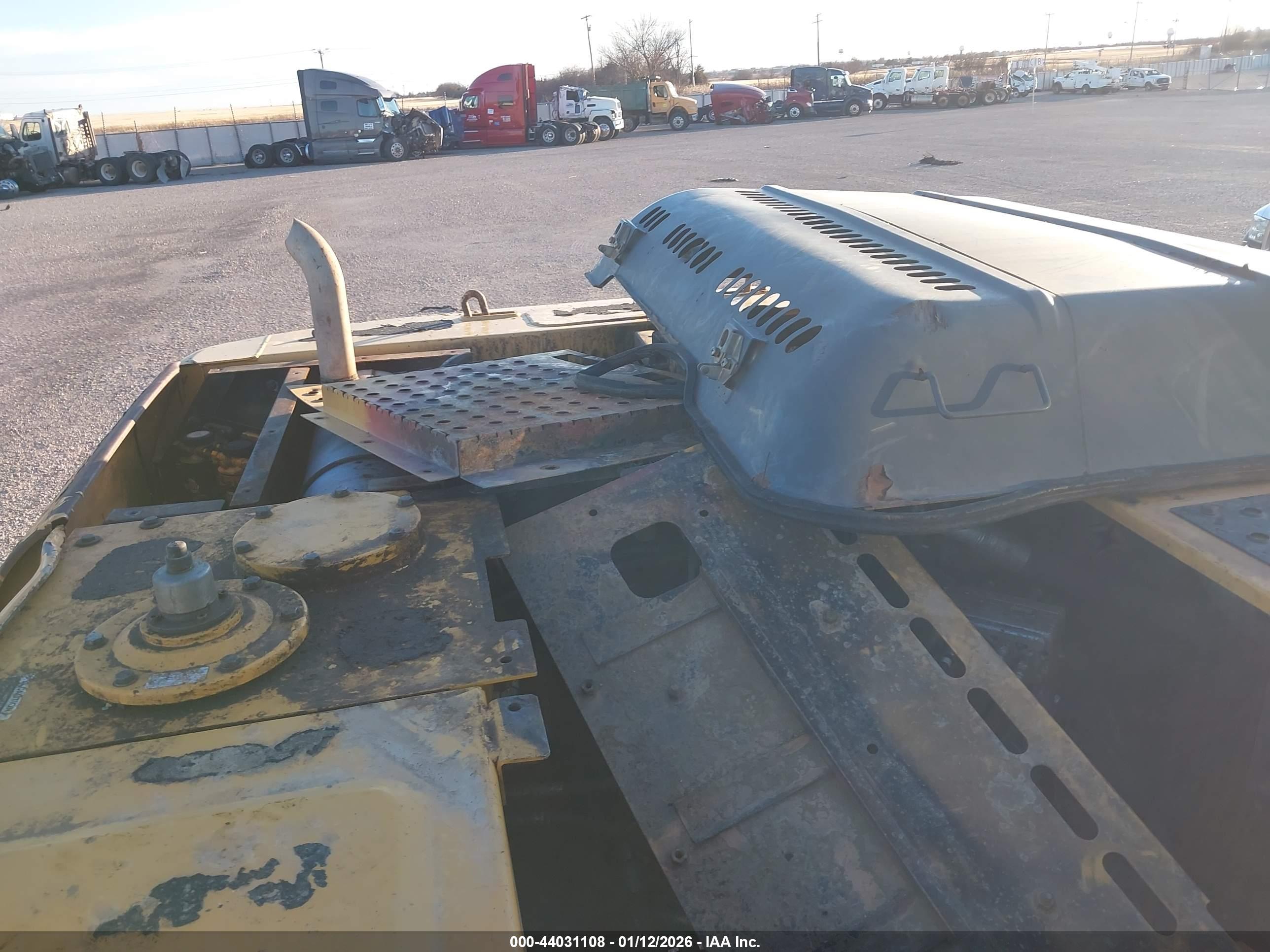 JOHN DEERE image 6