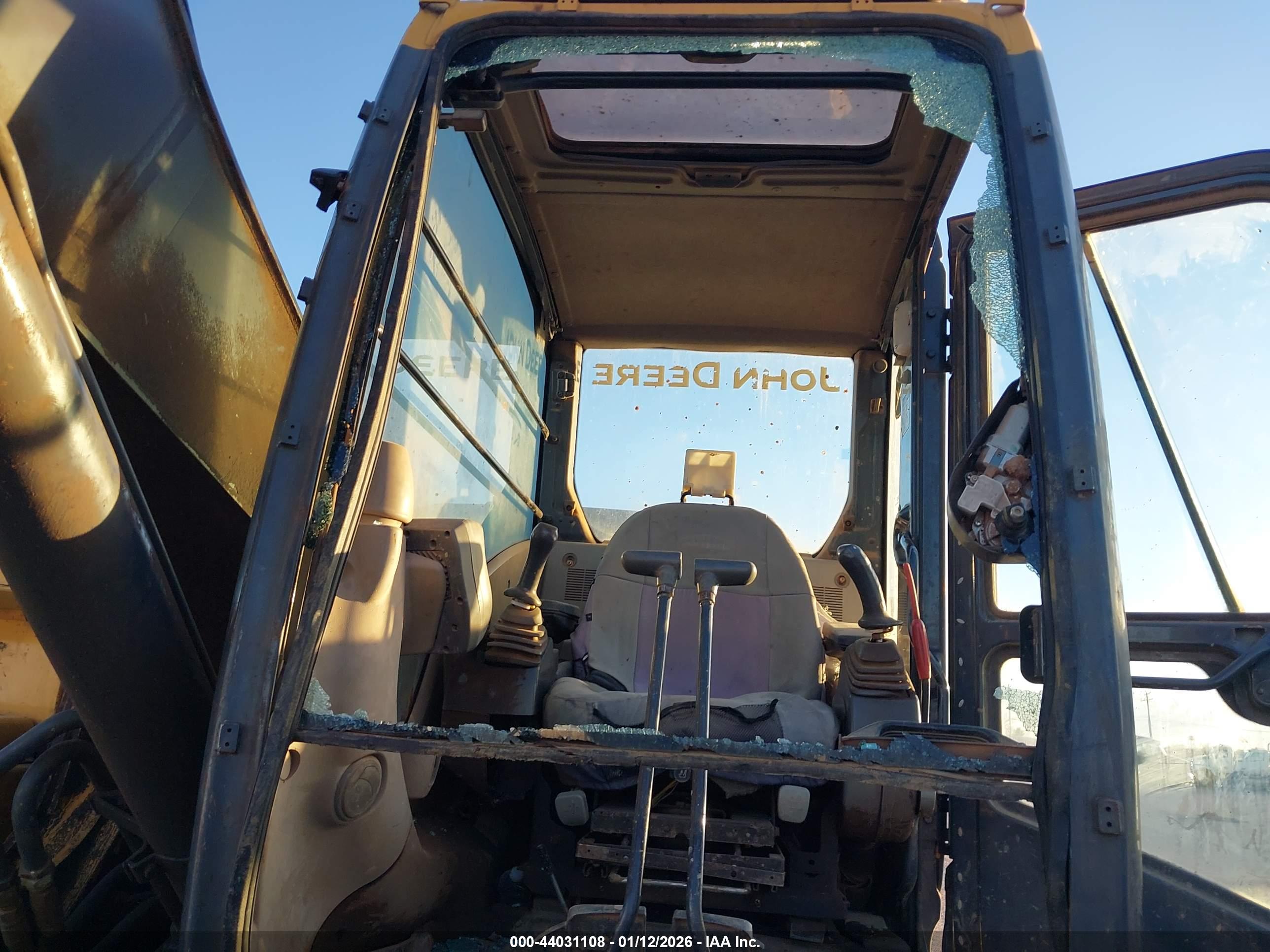 JOHN DEERE image 8