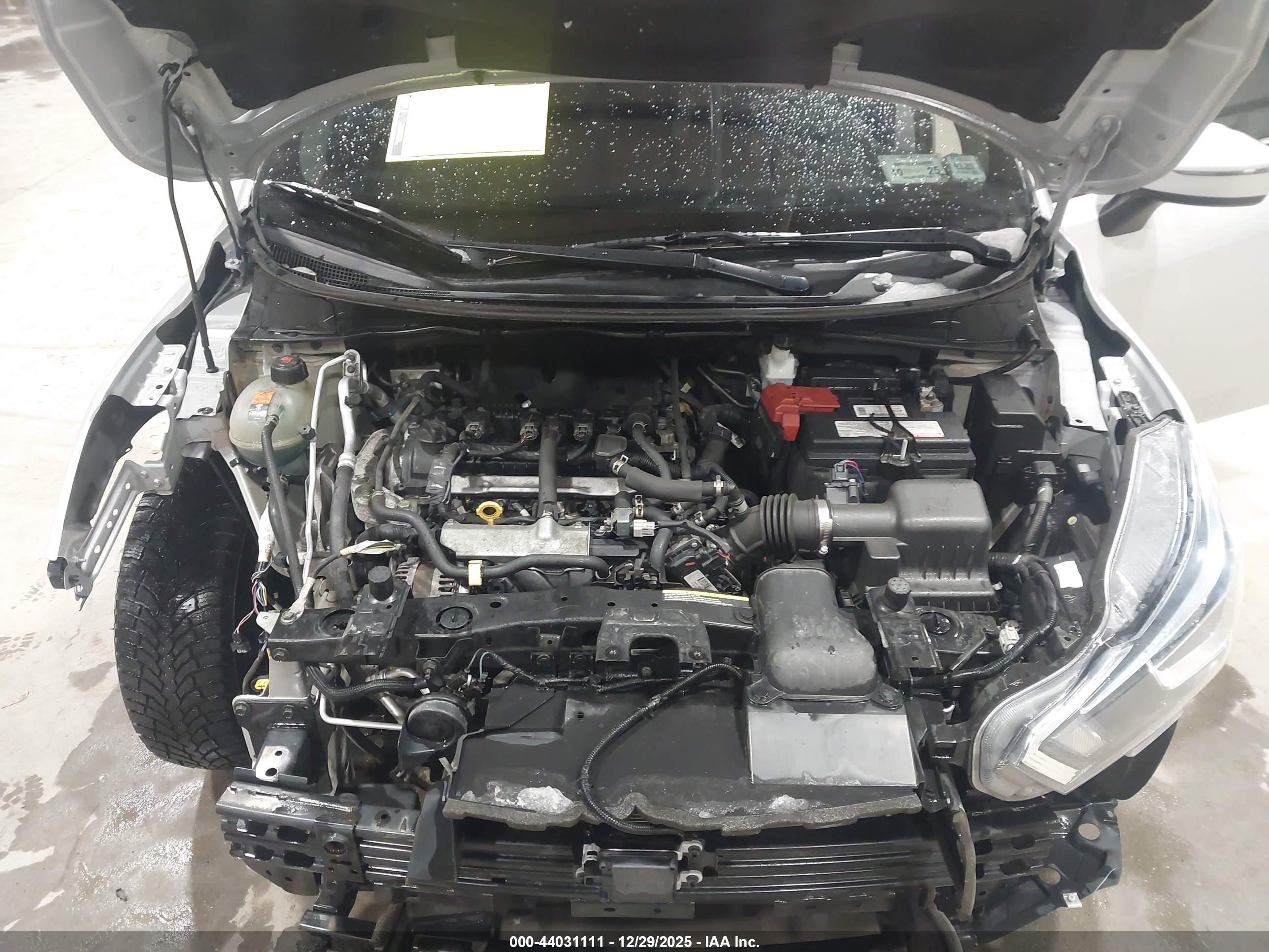 NISSAN VERSA image 10