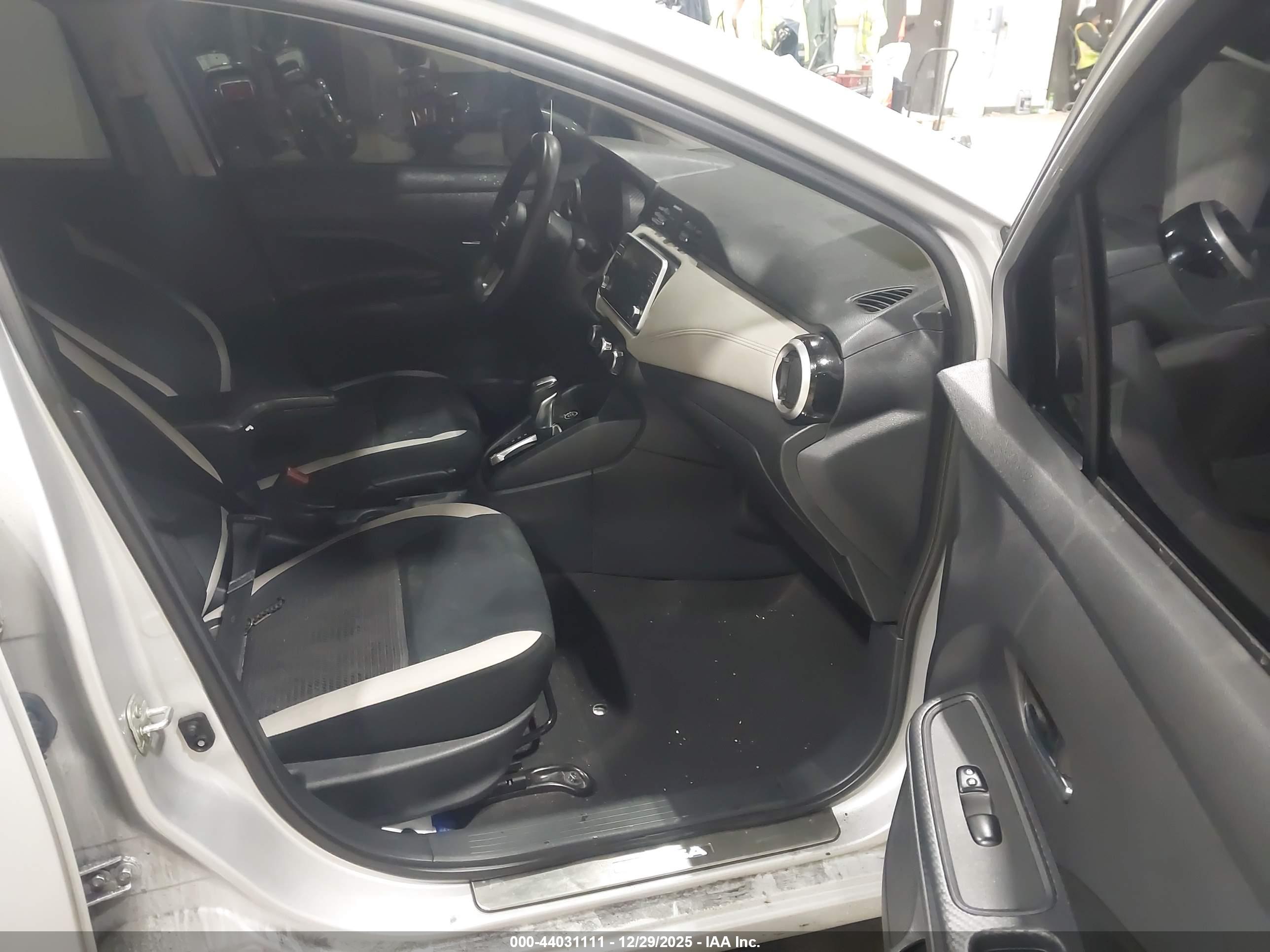 NISSAN VERSA image 5
