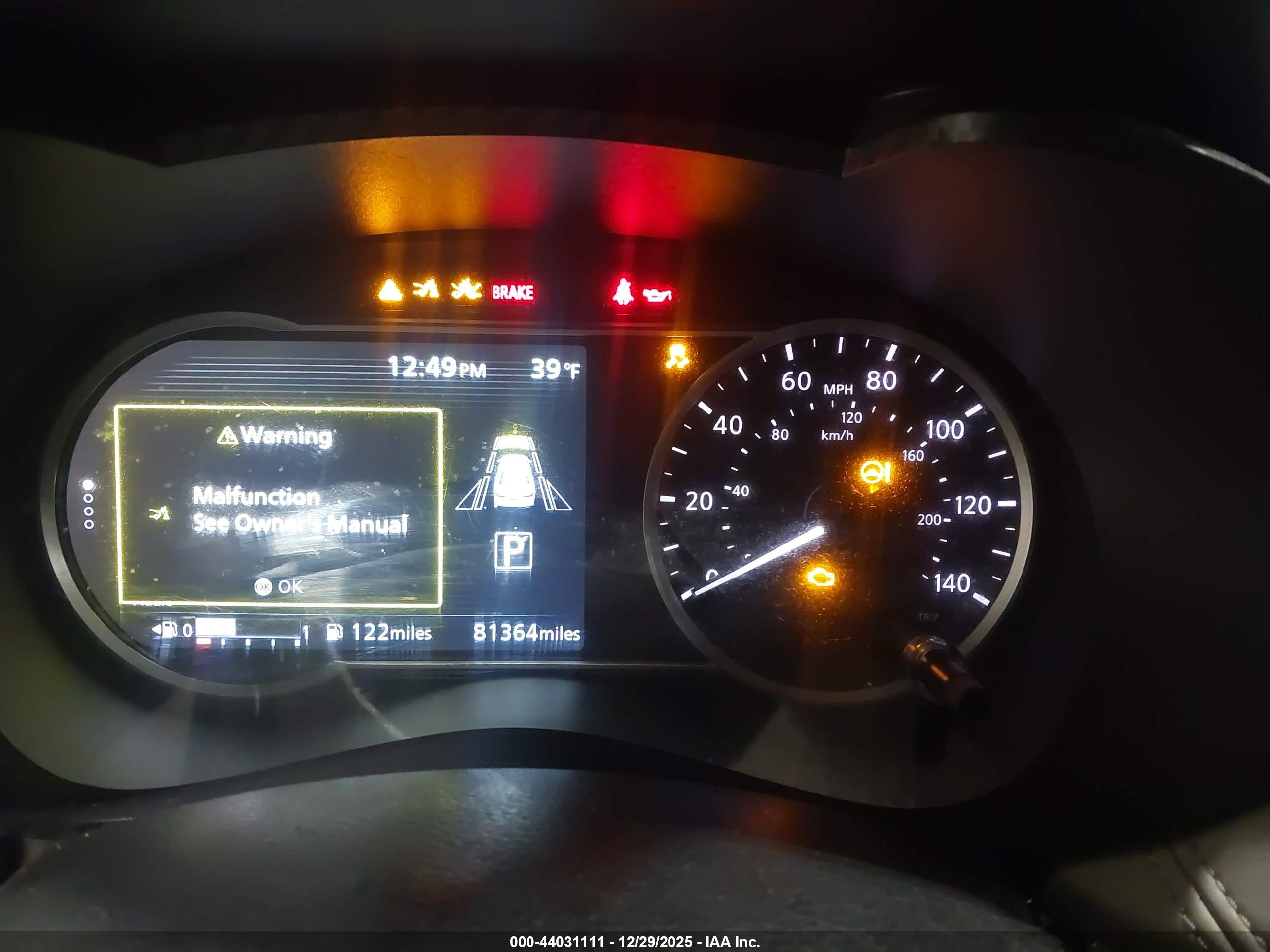NISSAN VERSA image 7