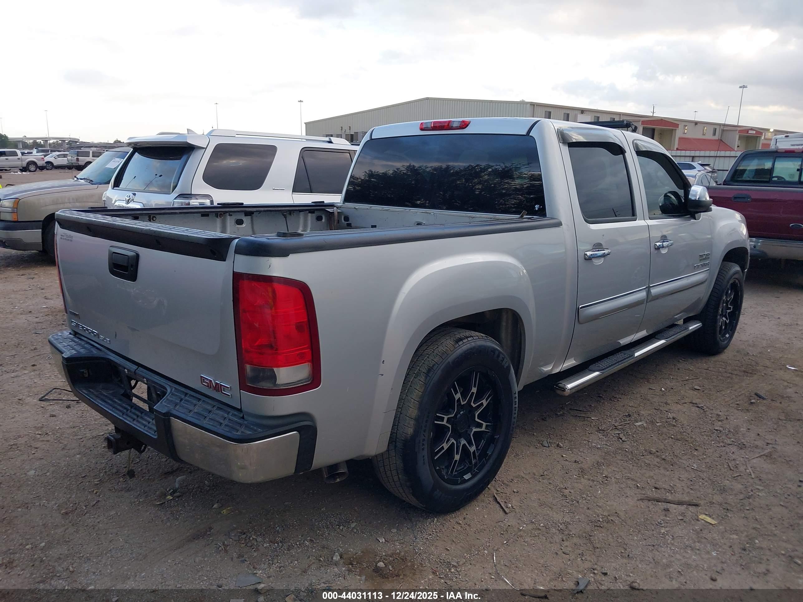 GMC SIERRA image 4