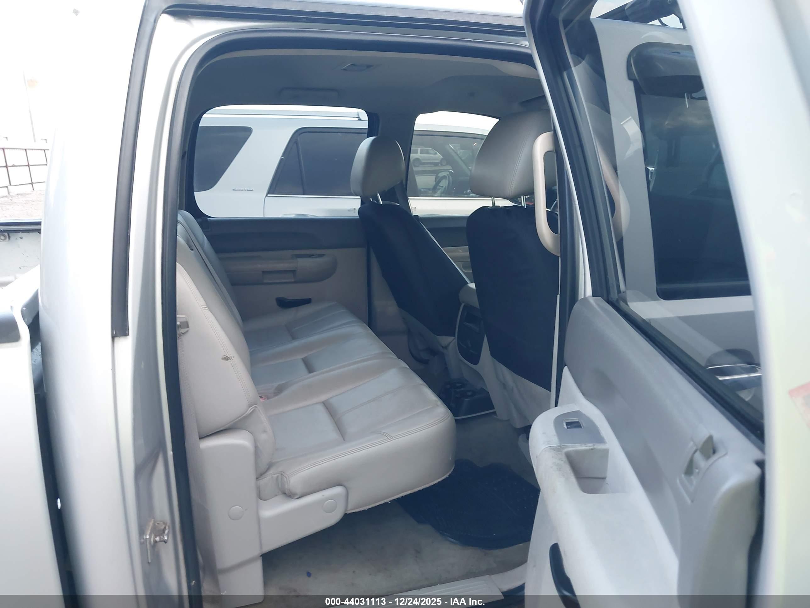 GMC SIERRA image 8