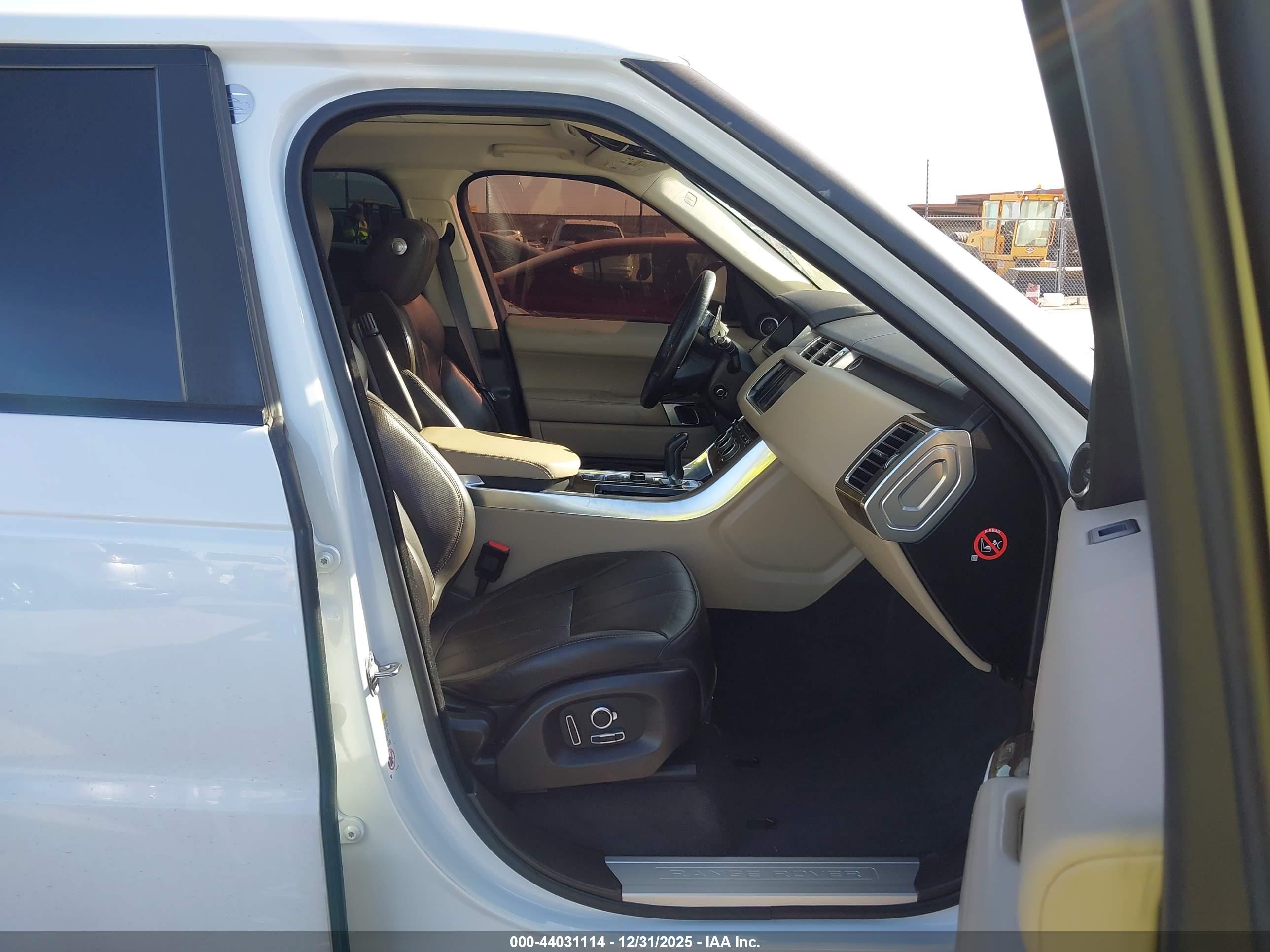LAND ROVER image 5