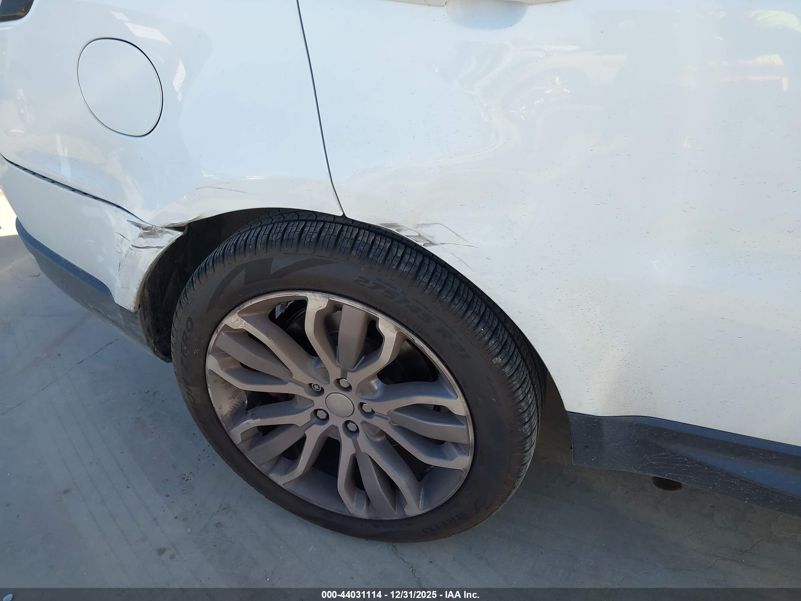 LAND ROVER image 6