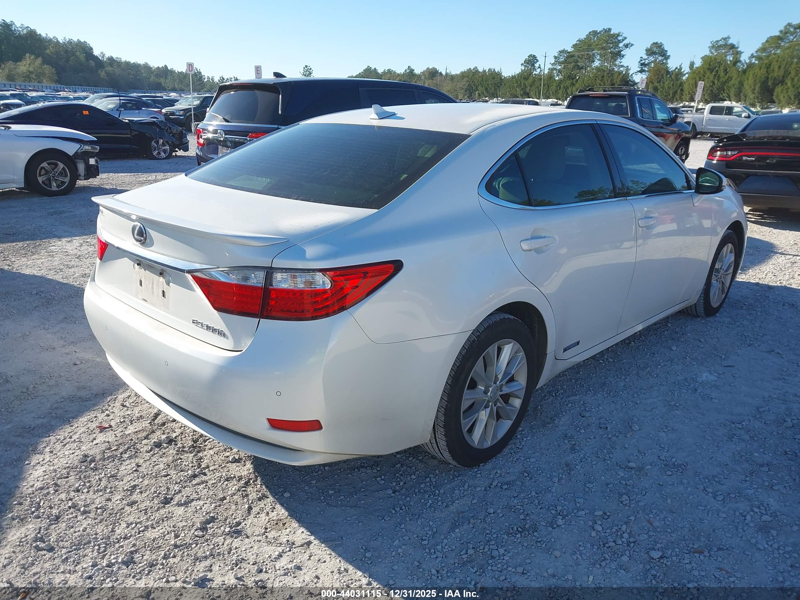 LEXUS ES image 4