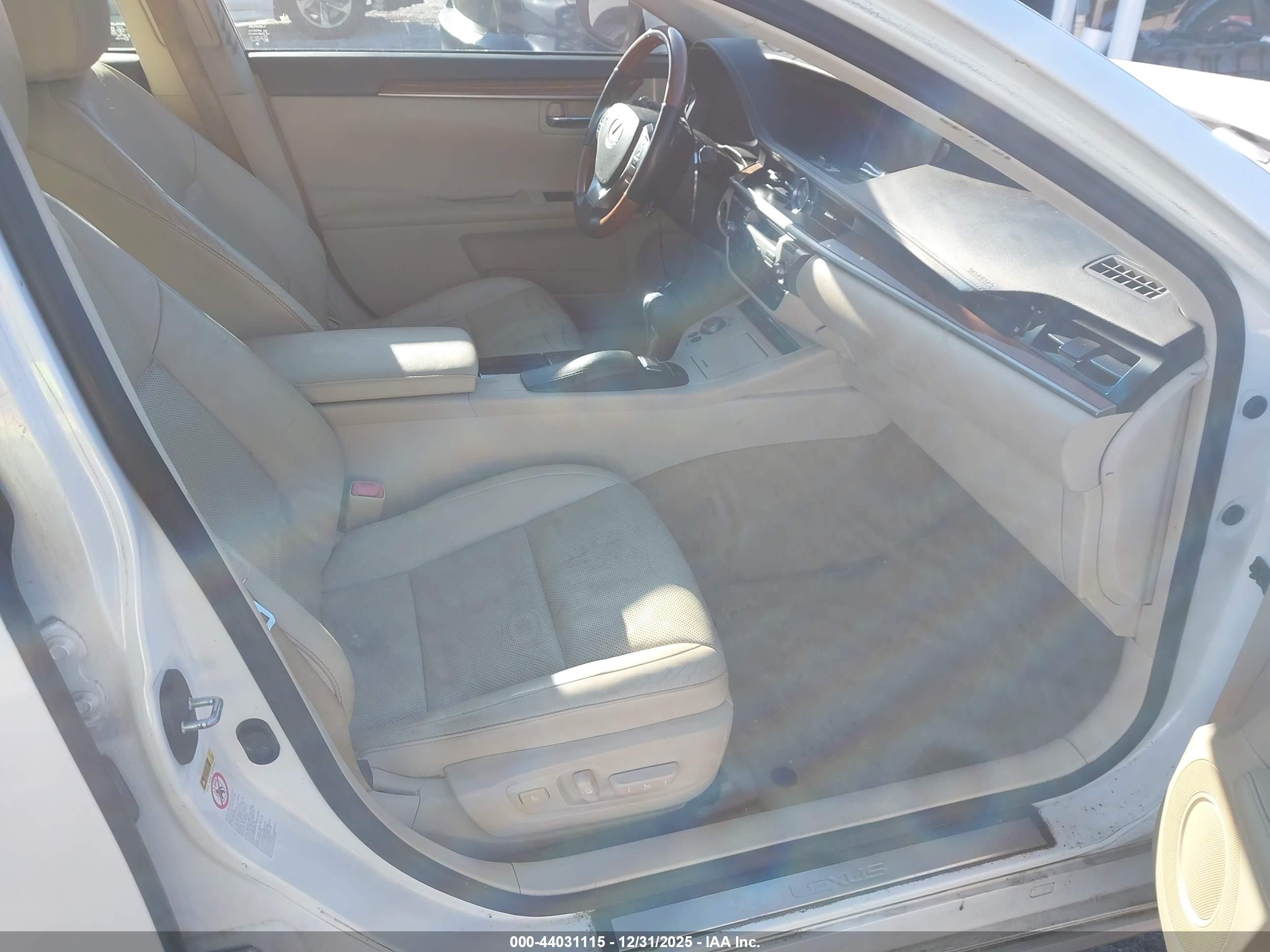 LEXUS ES image 5
