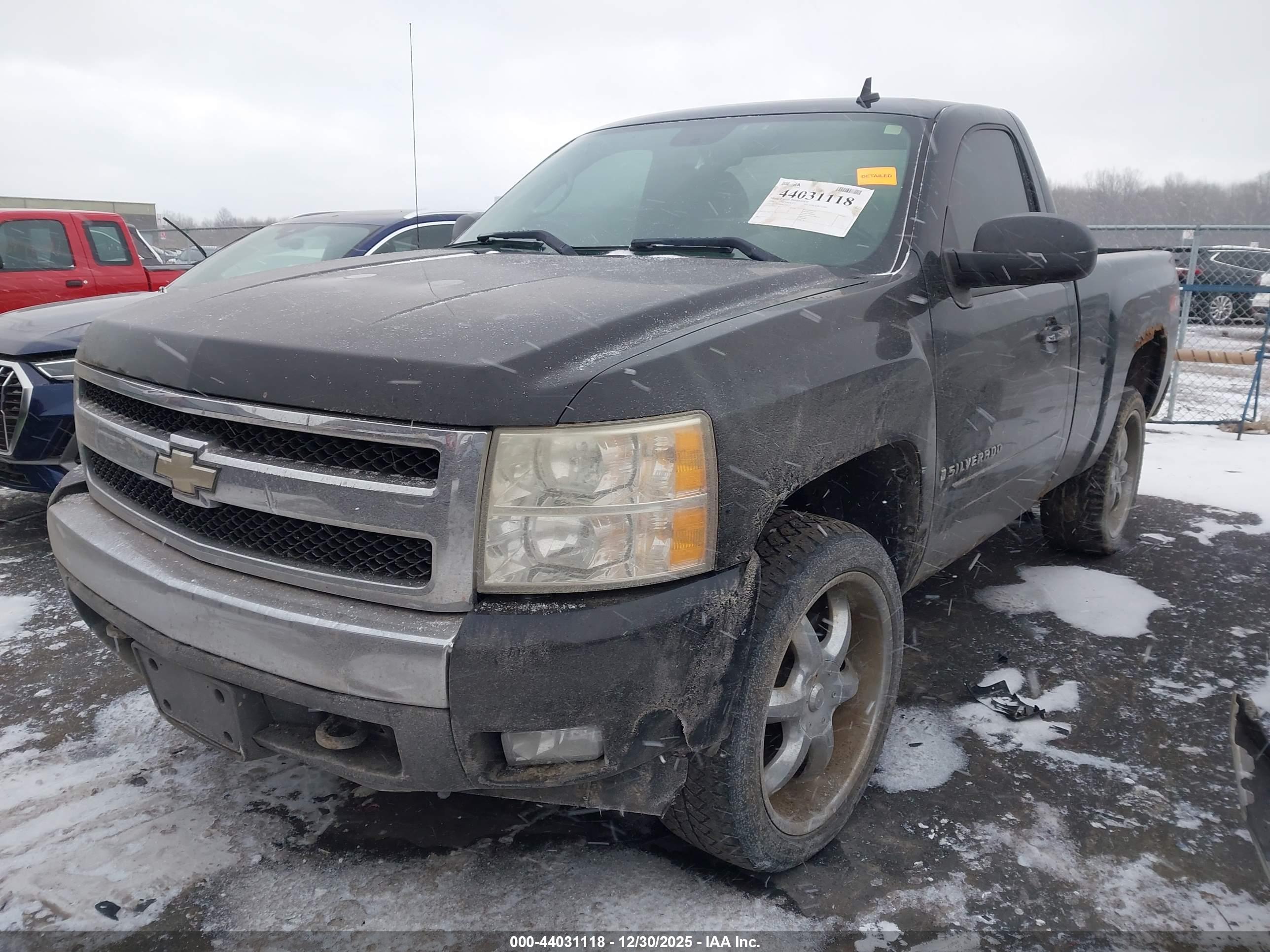 CHEVROLET SILVERADO image 2