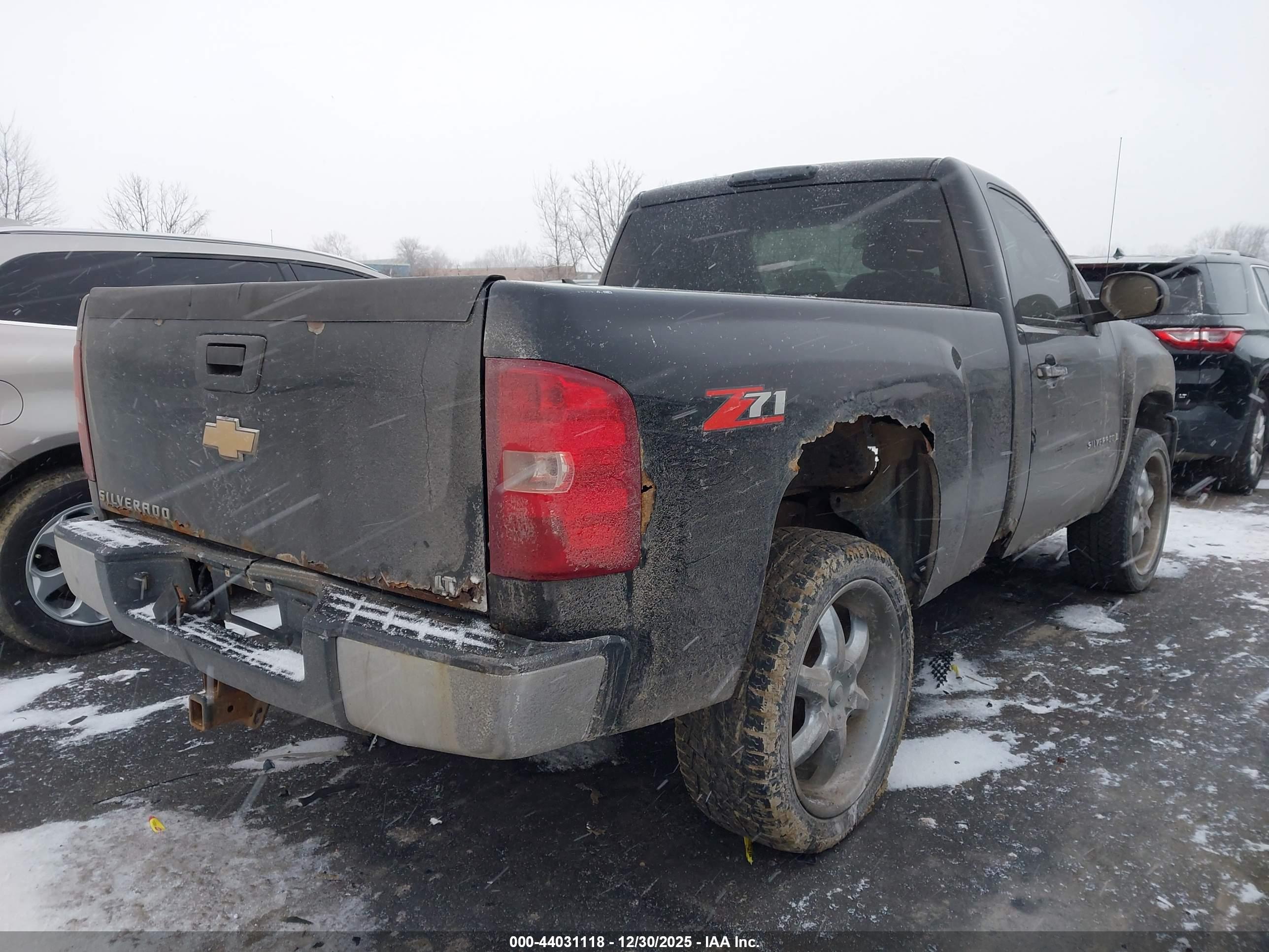 CHEVROLET SILVERADO image 4