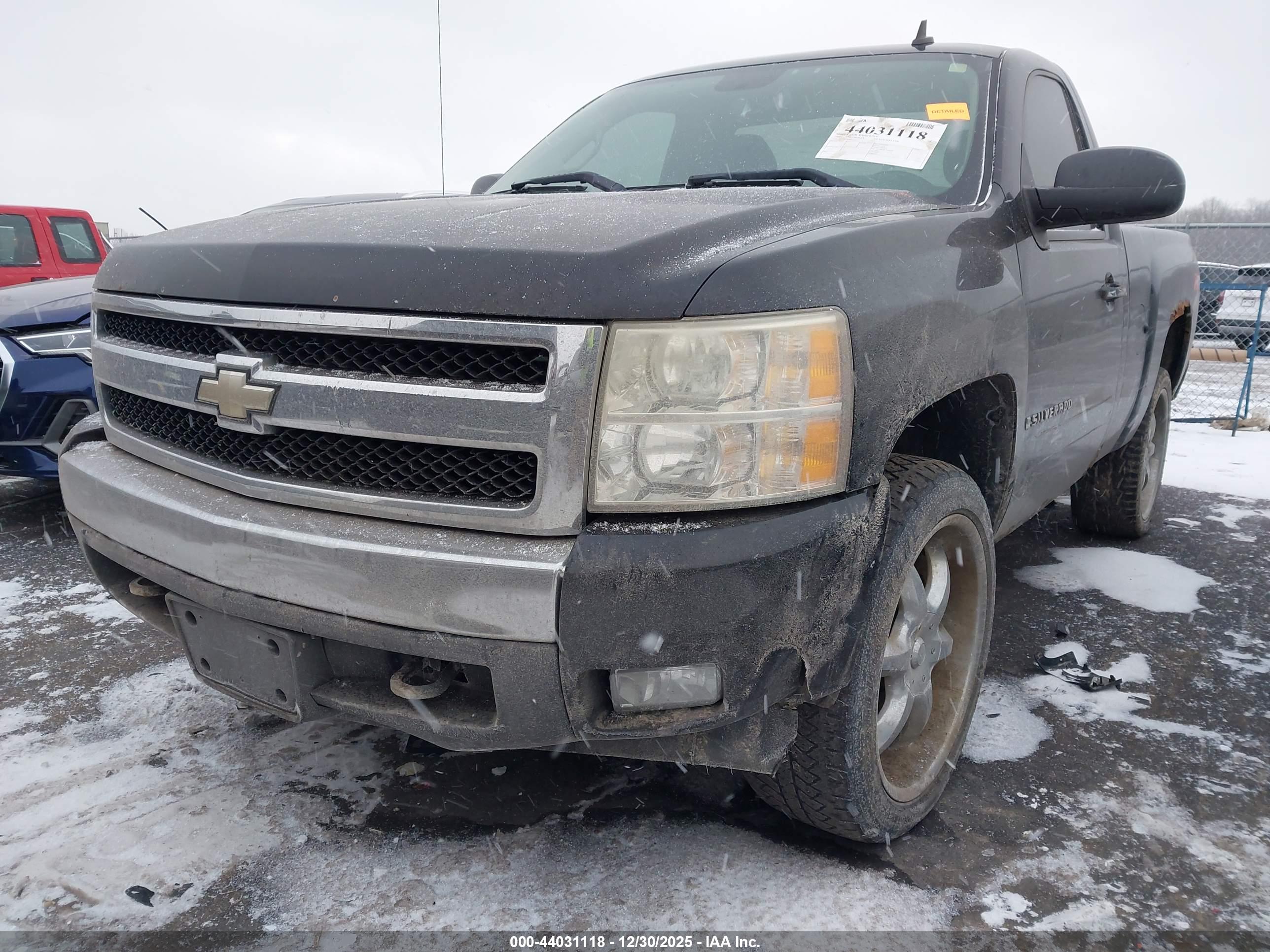 CHEVROLET SILVERADO image 6