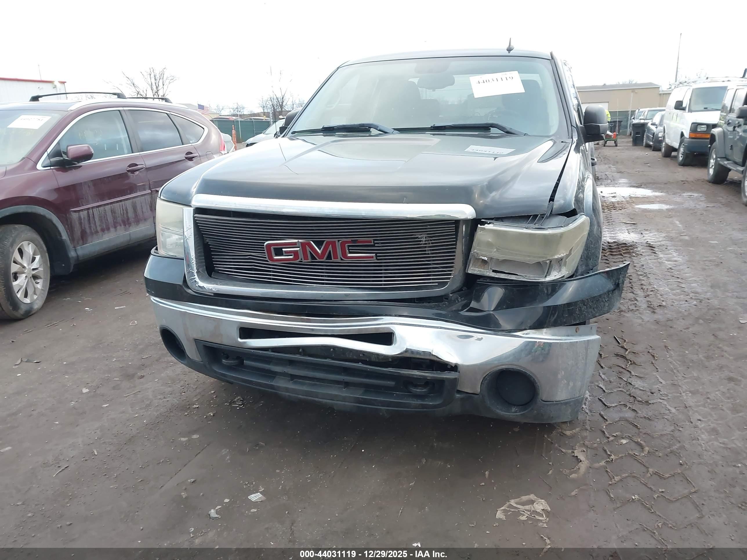 GMC SIERRA image 6