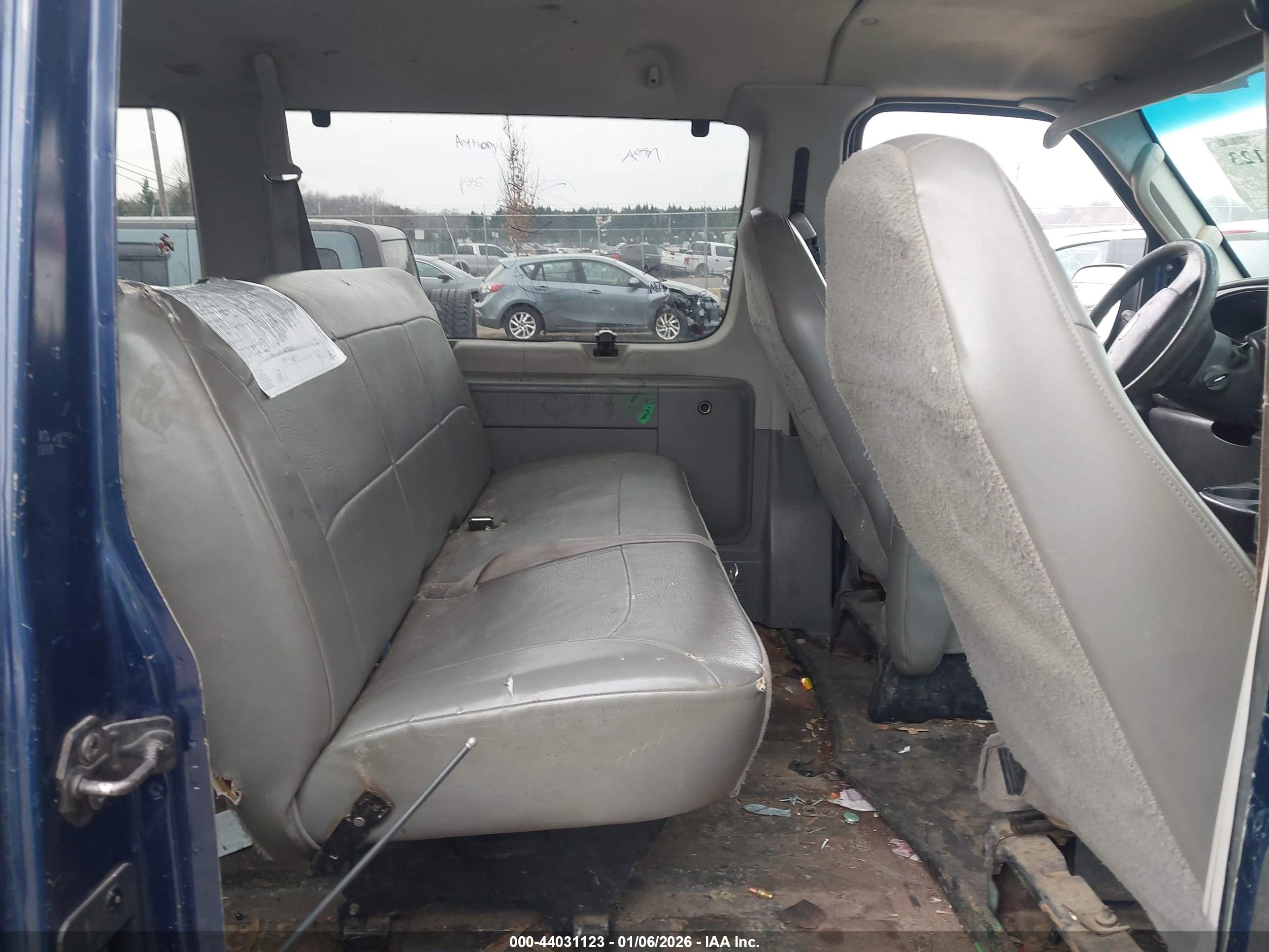 FORD E-350 image 8