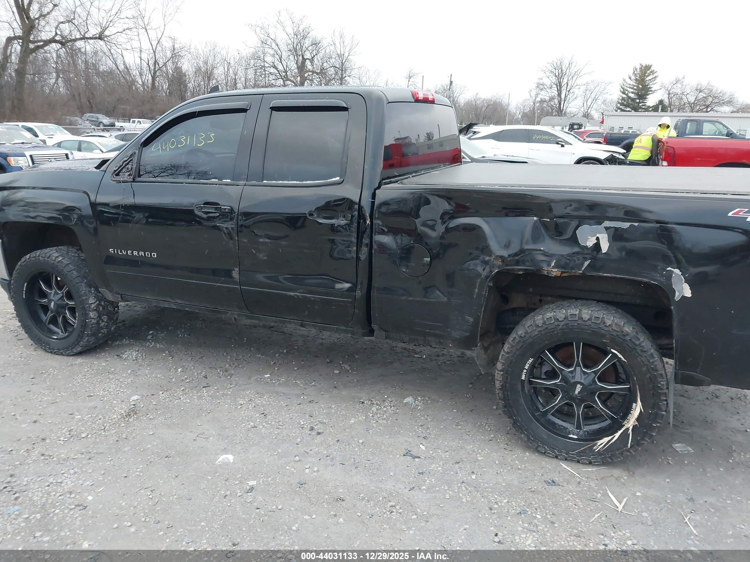 CHEVROLET SILVERADO image 6