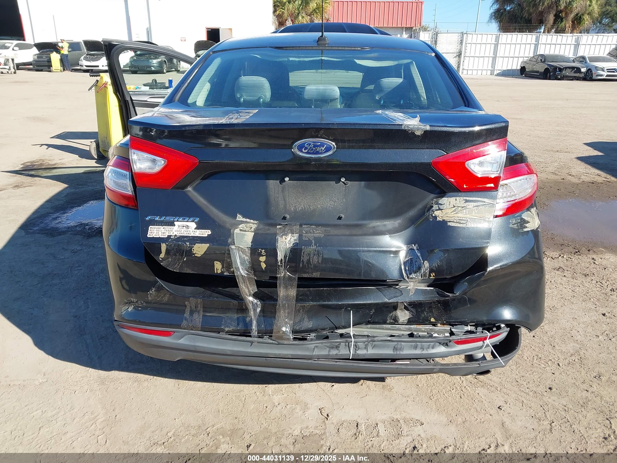 FORD FUSION image 6