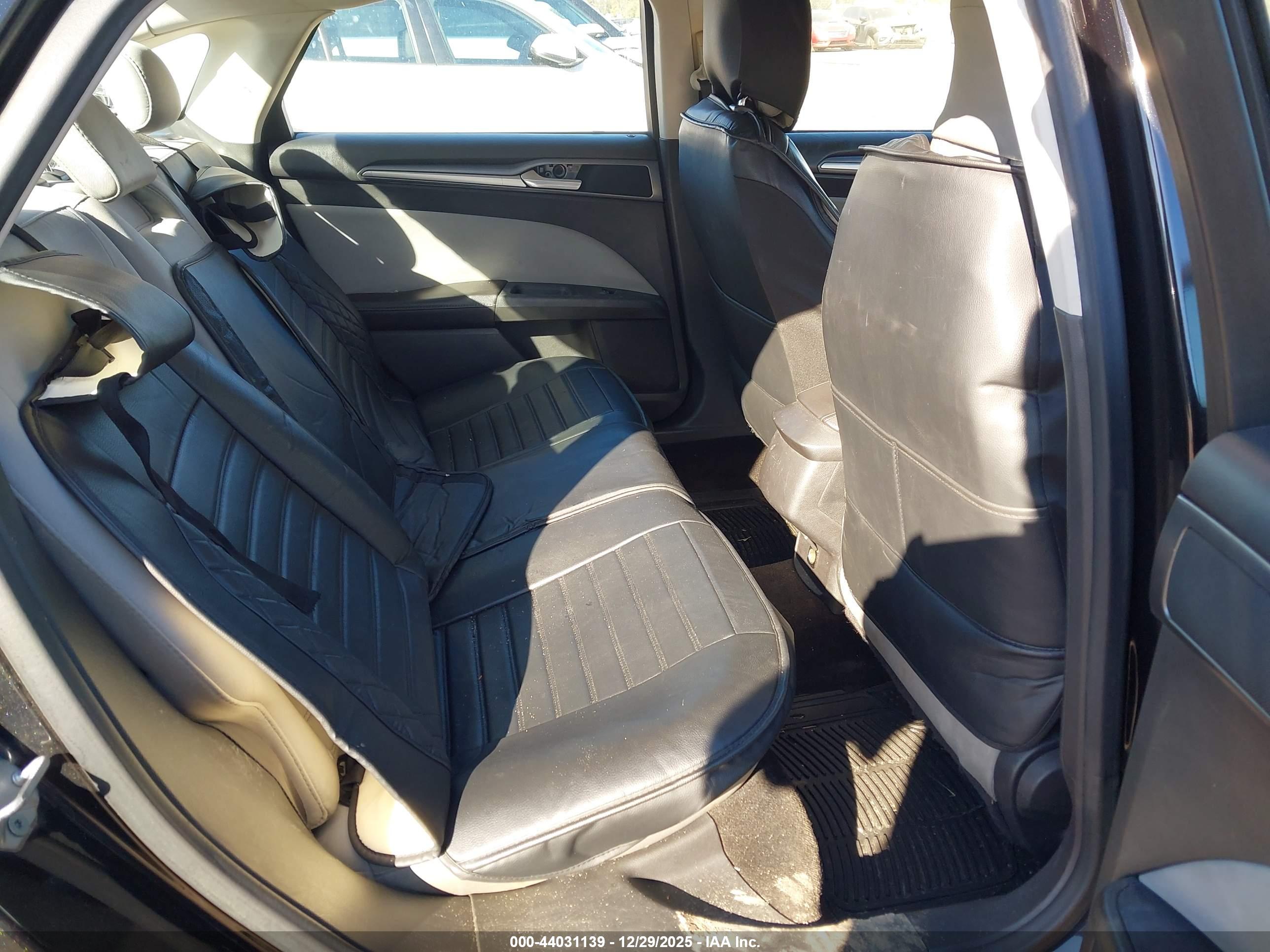FORD FUSION image 8
