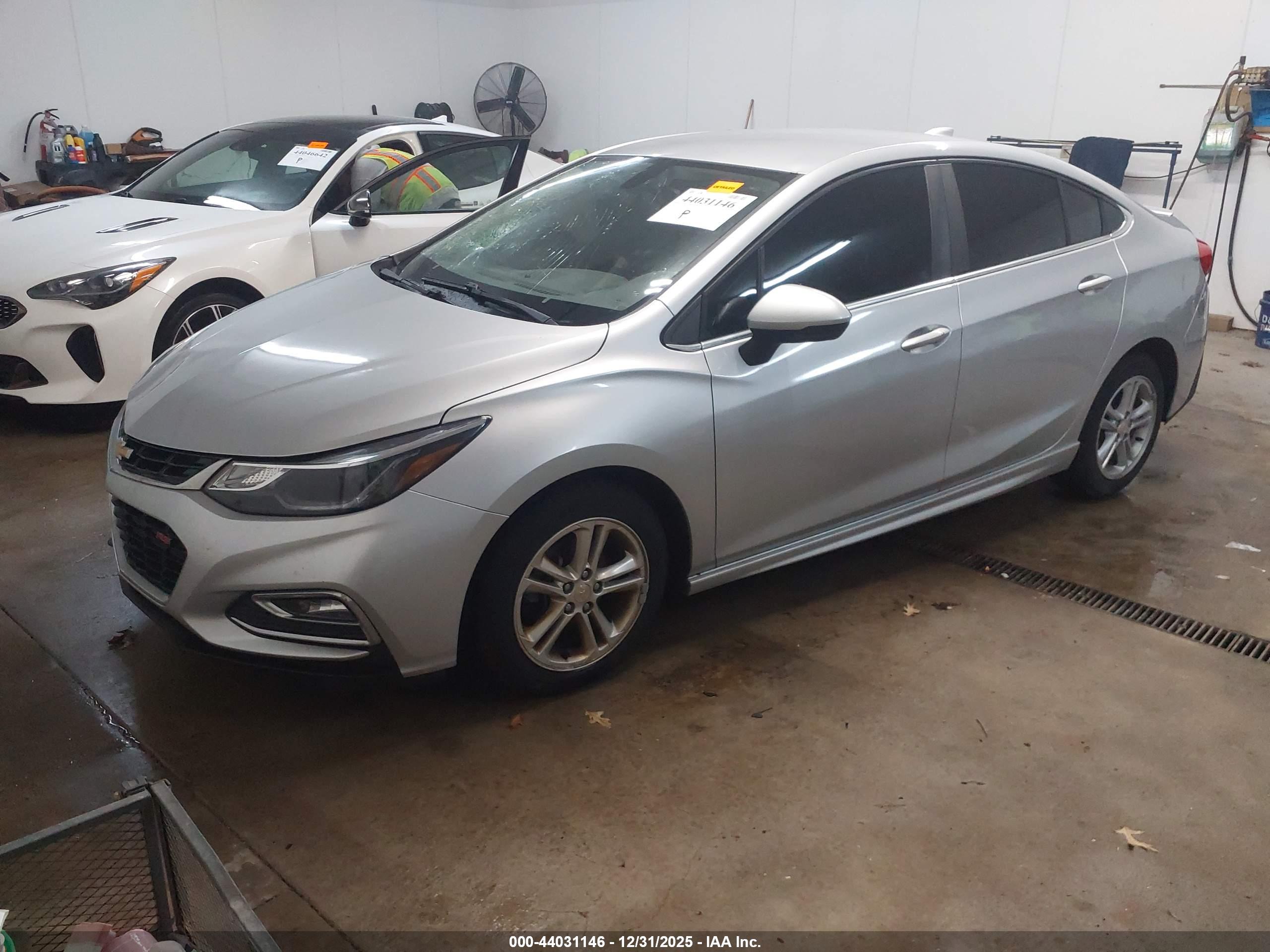 CHEVROLET CRUZE image 2