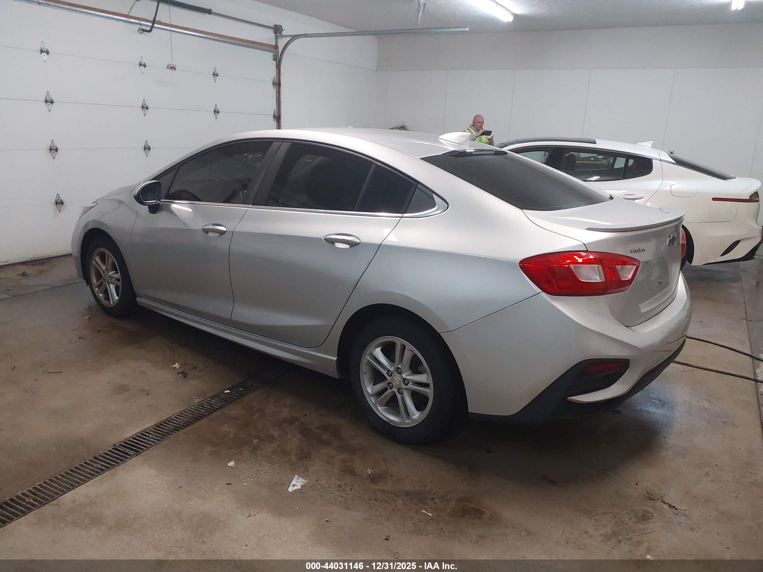 CHEVROLET CRUZE image 3