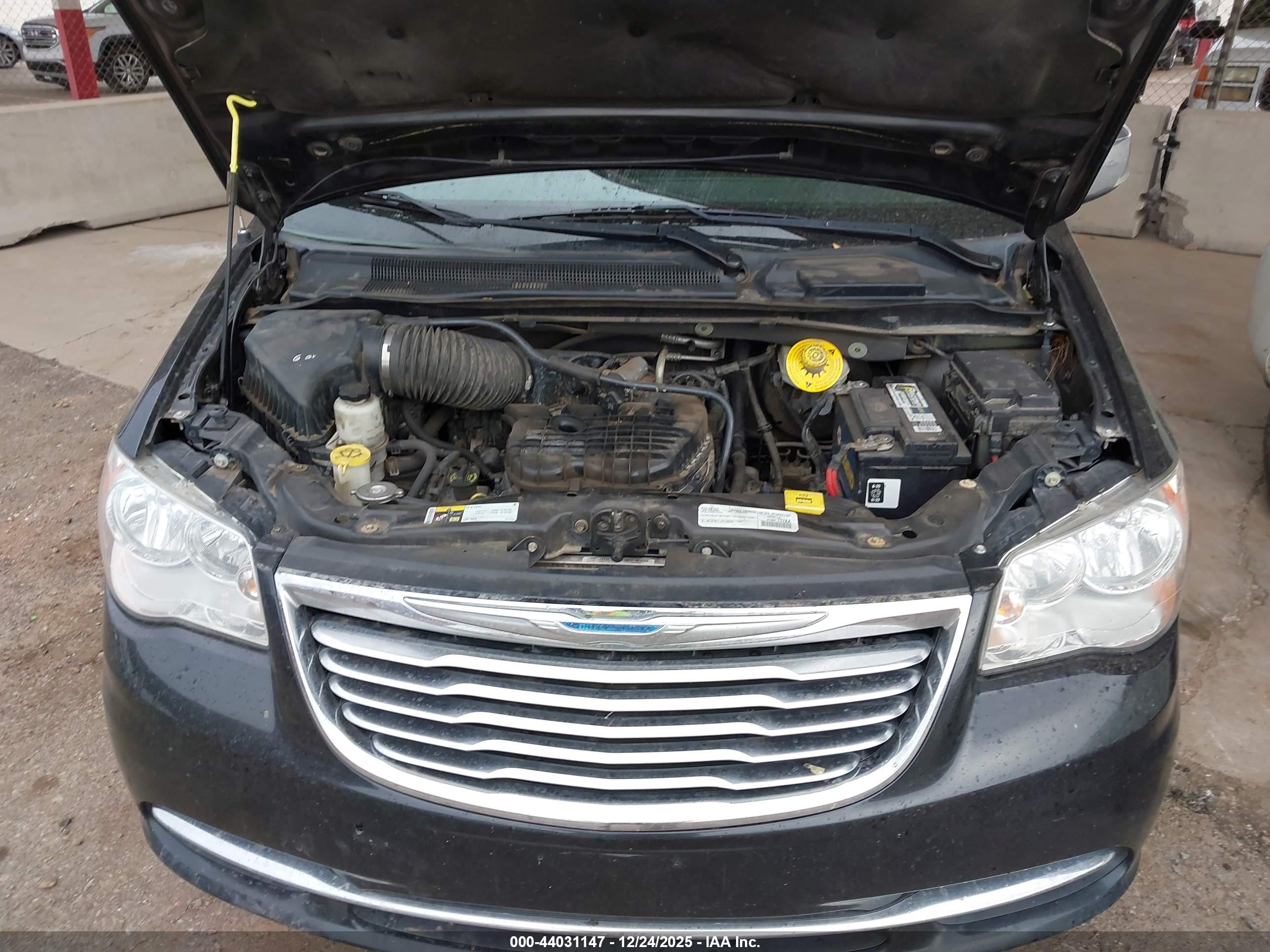 CHRYSLER TOWN image 10