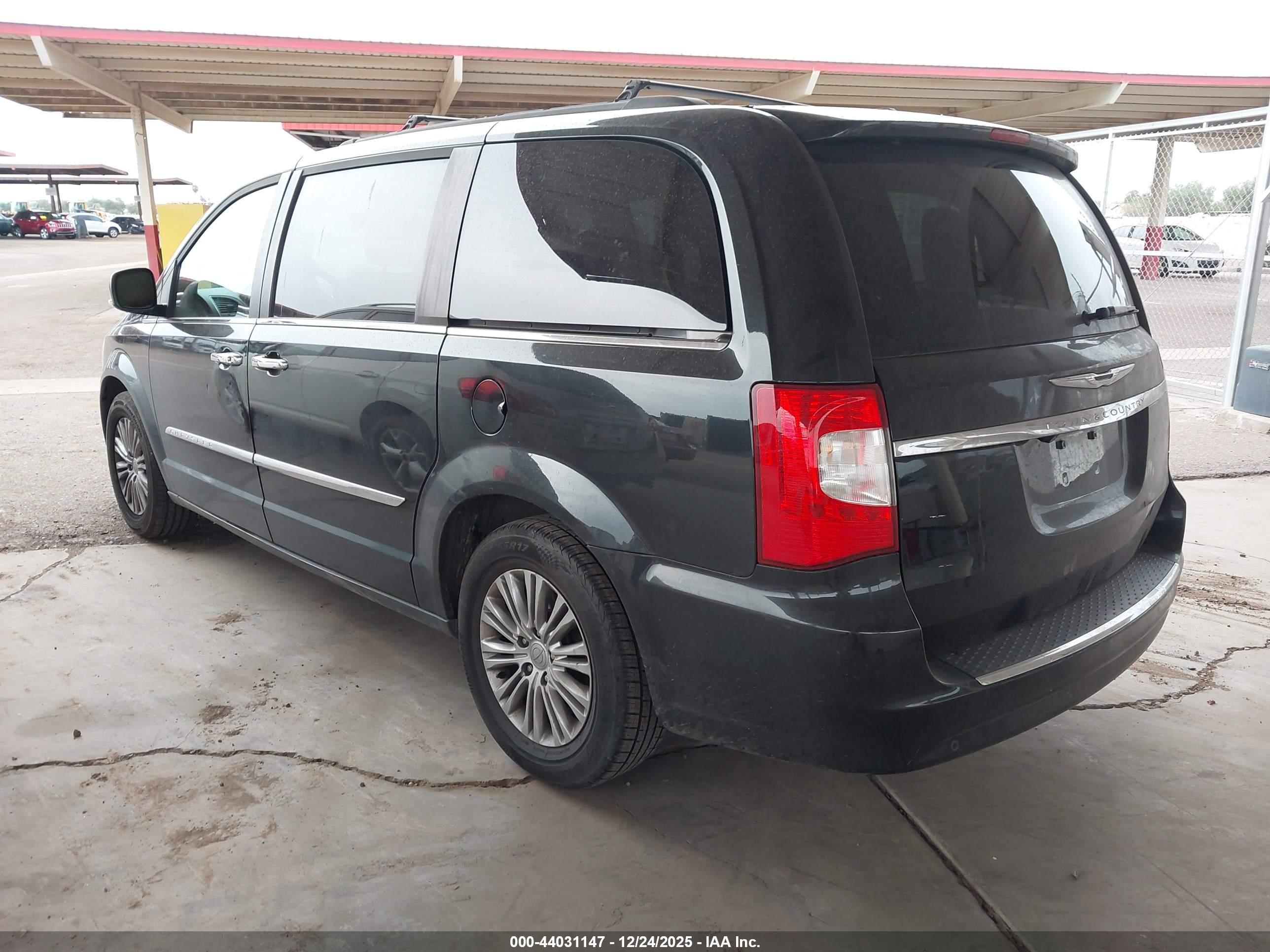 CHRYSLER TOWN image 3