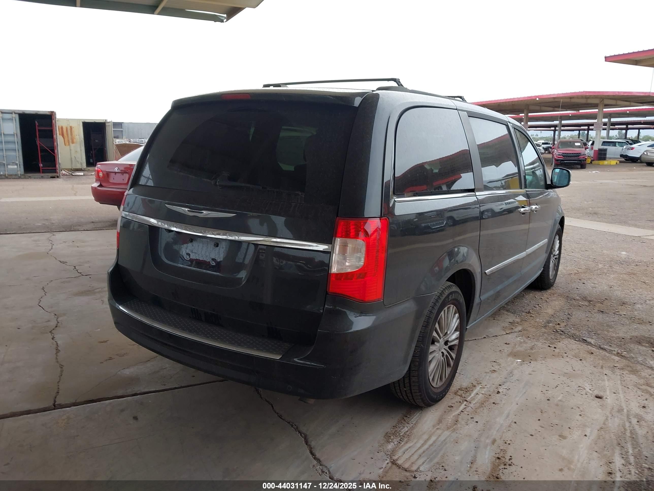 CHRYSLER TOWN image 4