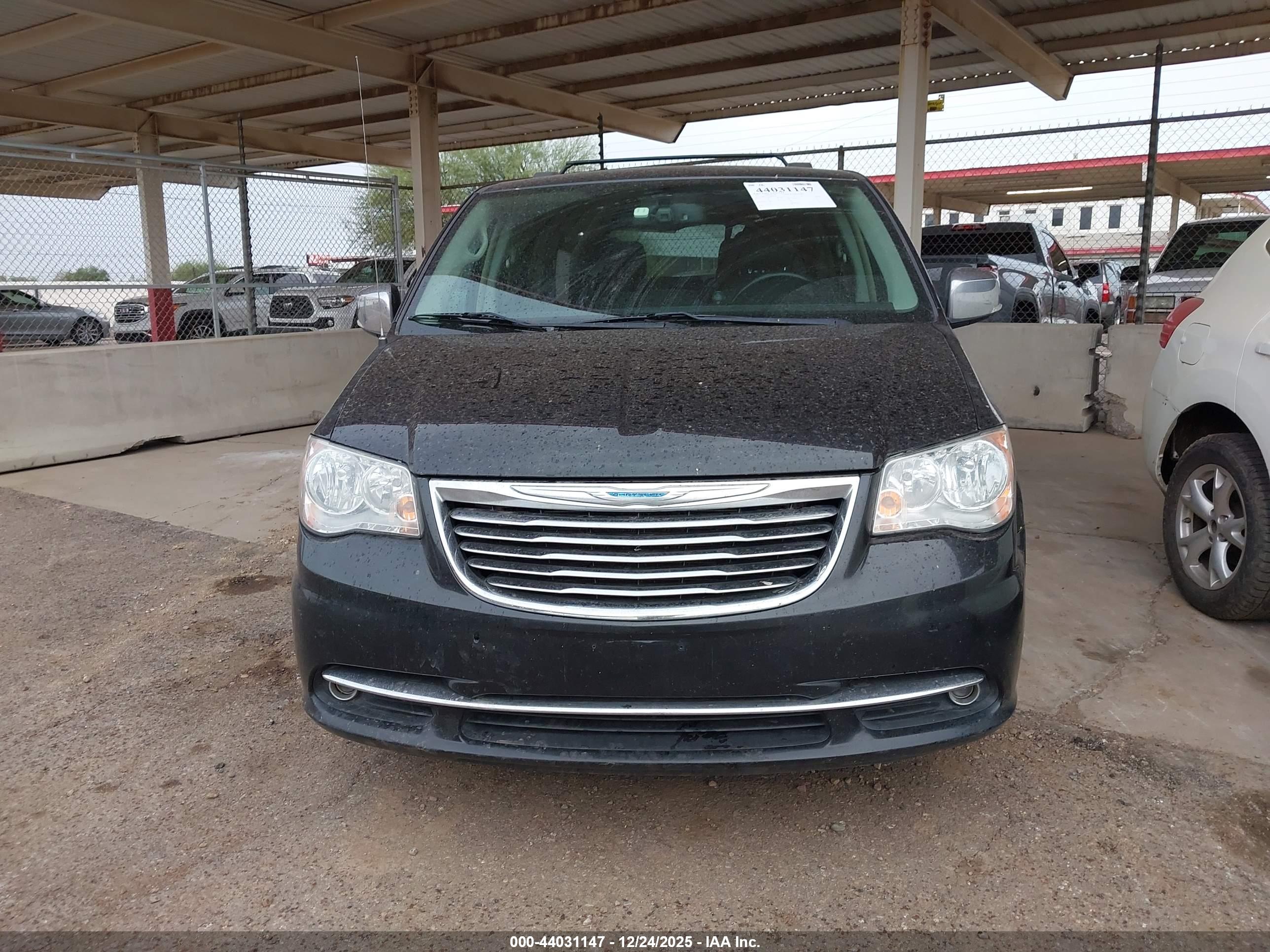 CHRYSLER TOWN image 6