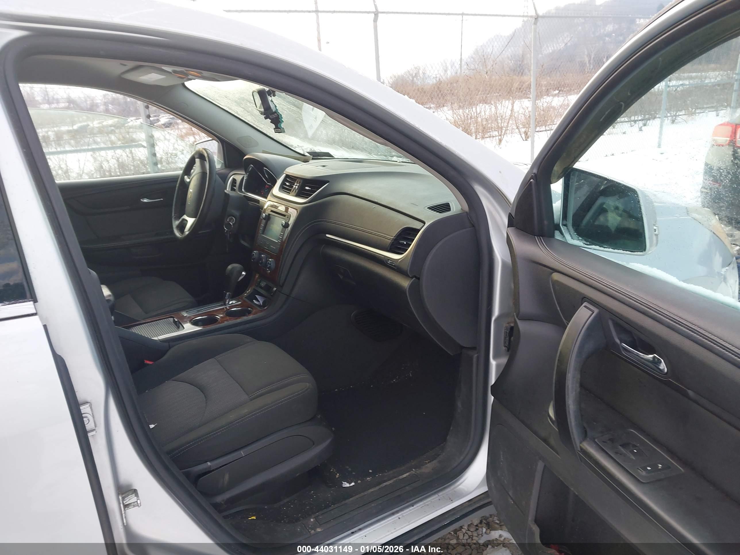 CHEVROLET TRAVERSE image 5