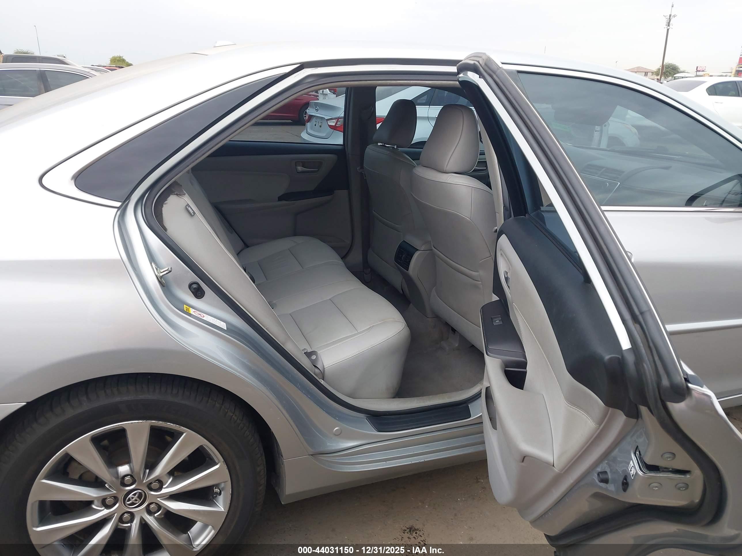 TOYOTA CAMRY image 8