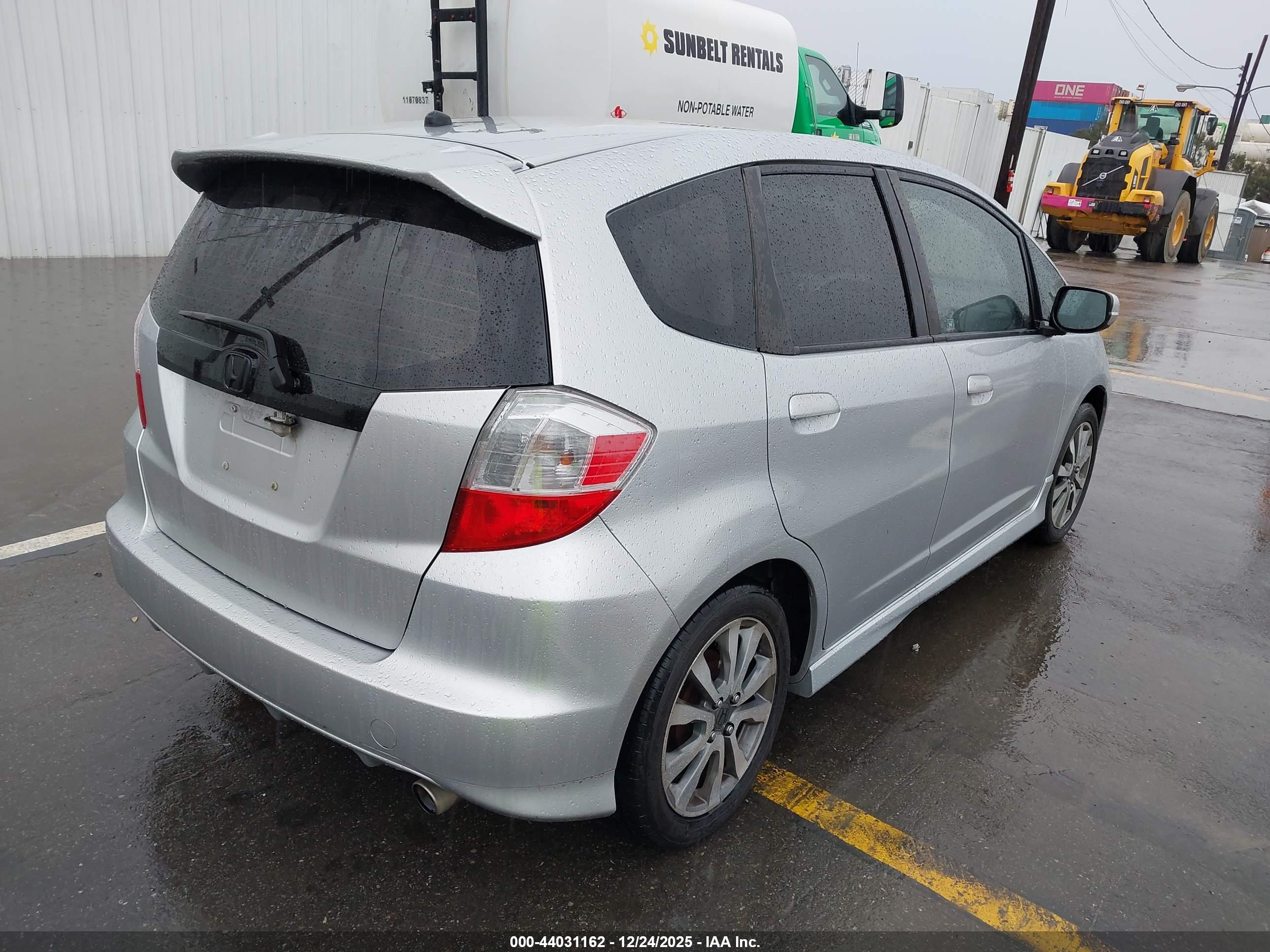 HONDA FIT image 4