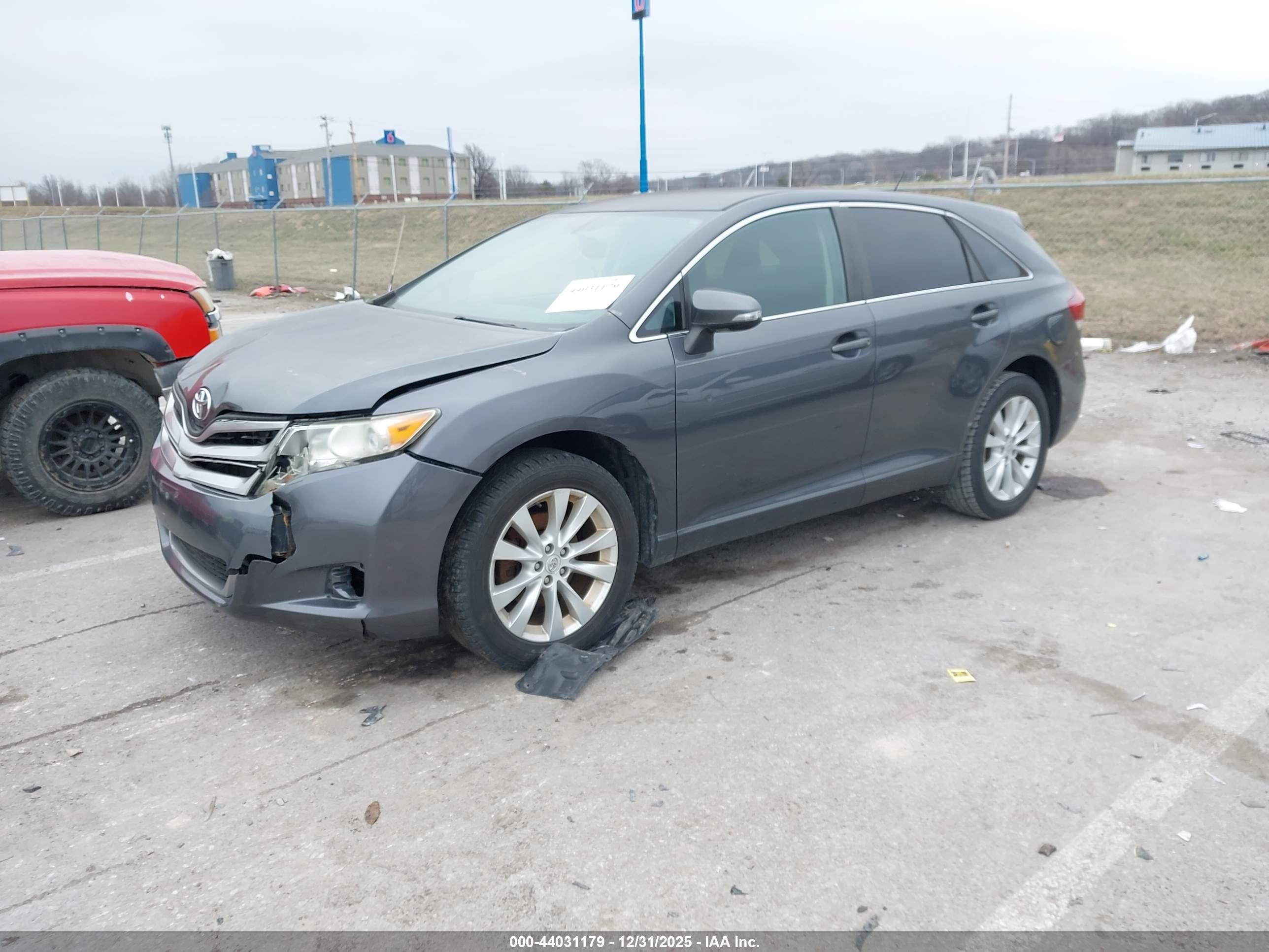 TOYOTA VENZA image 2