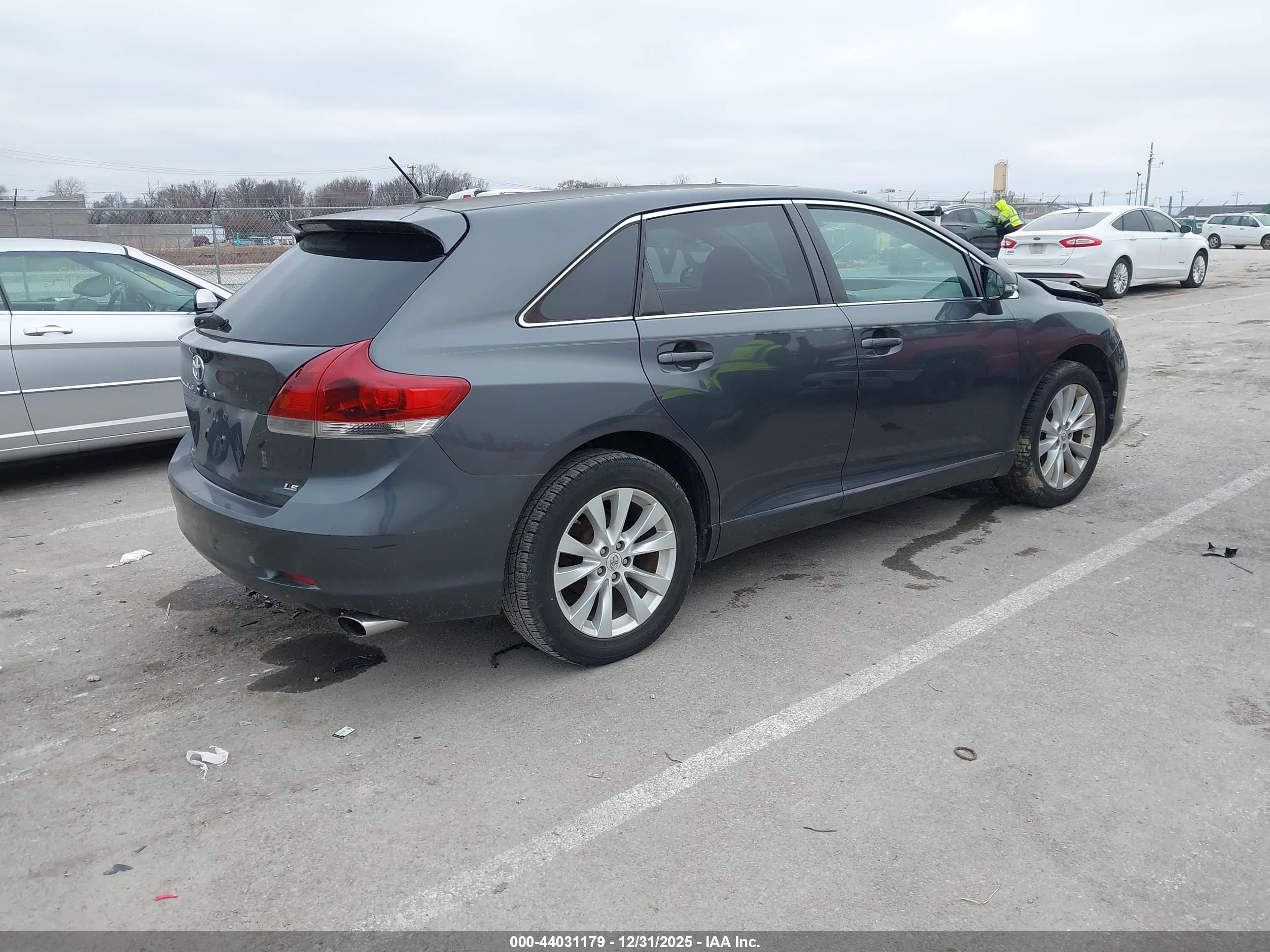 TOYOTA VENZA image 4