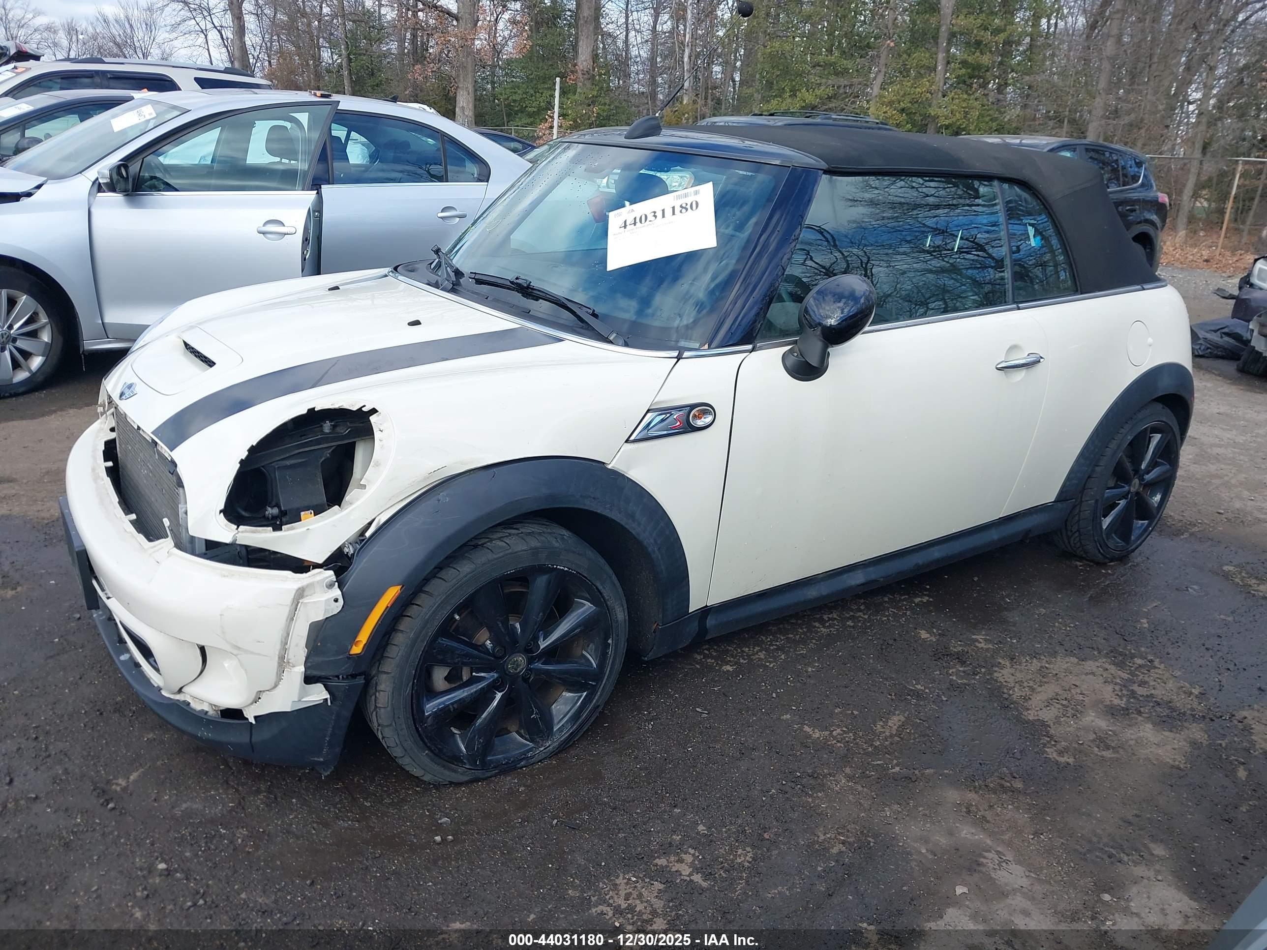 MINI CONVERTIBLE image 2