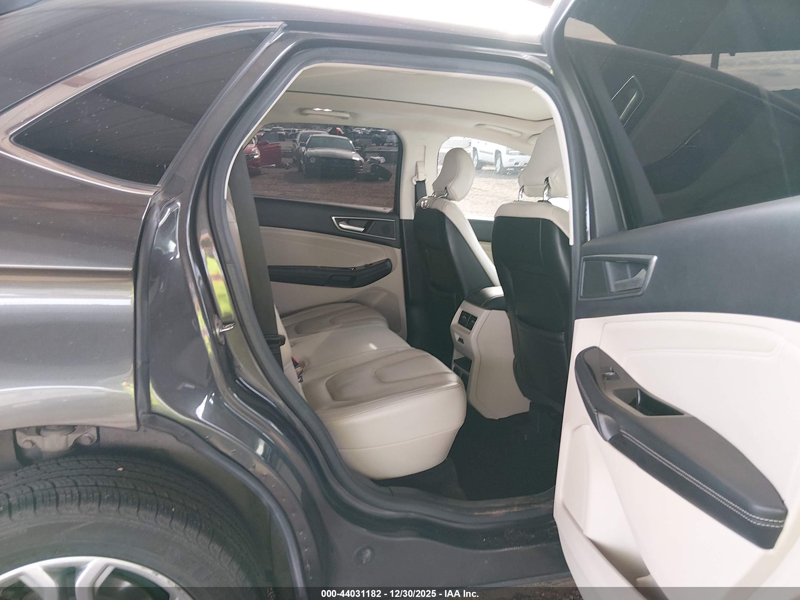 FORD EDGE image 8