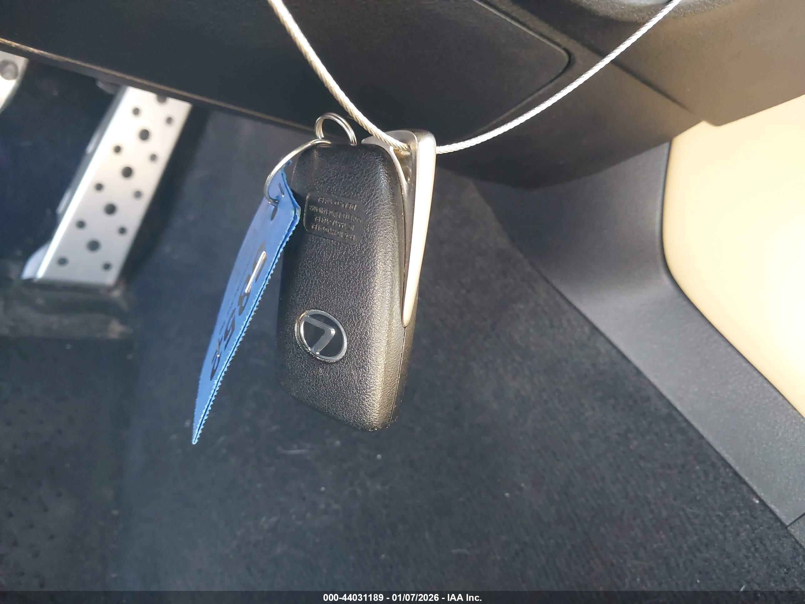 LEXUS RC image 11