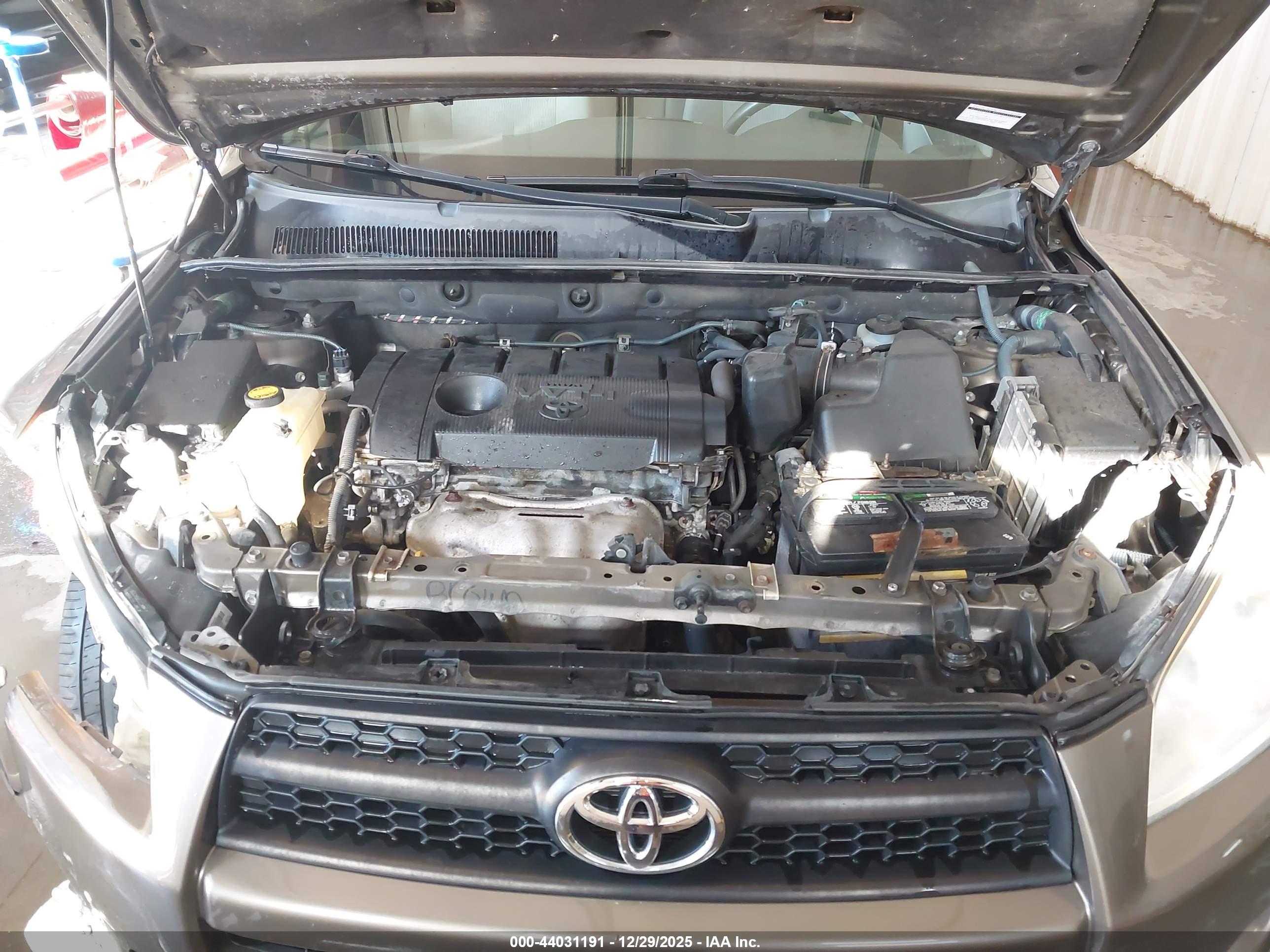 TOYOTA RAV4 image 10