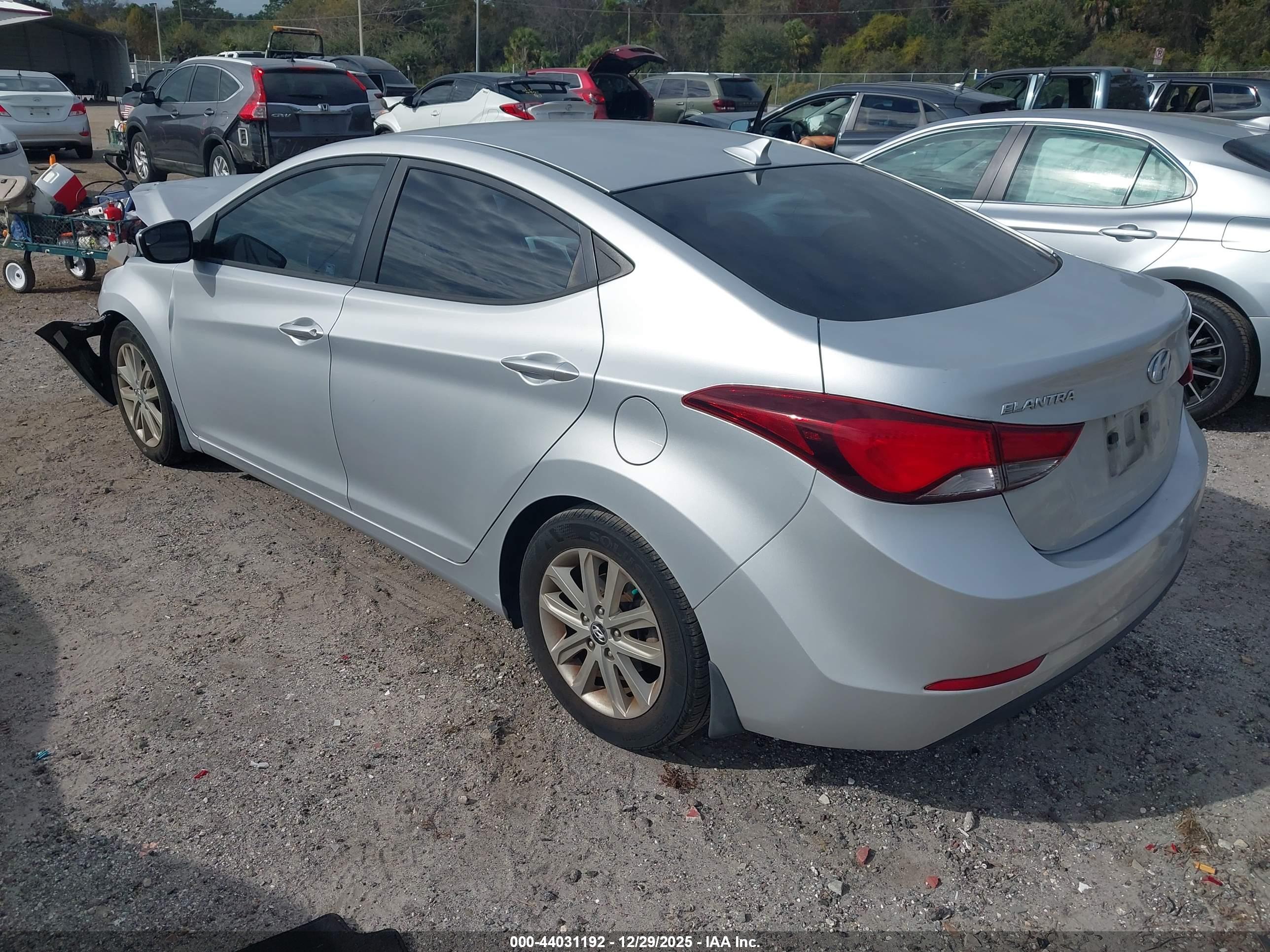 HYUNDAI ELANTRA image 3