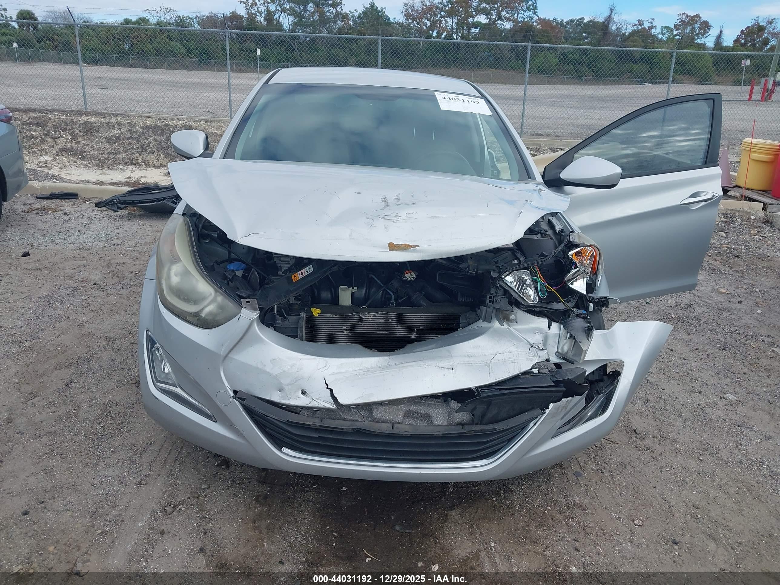 HYUNDAI ELANTRA image 6