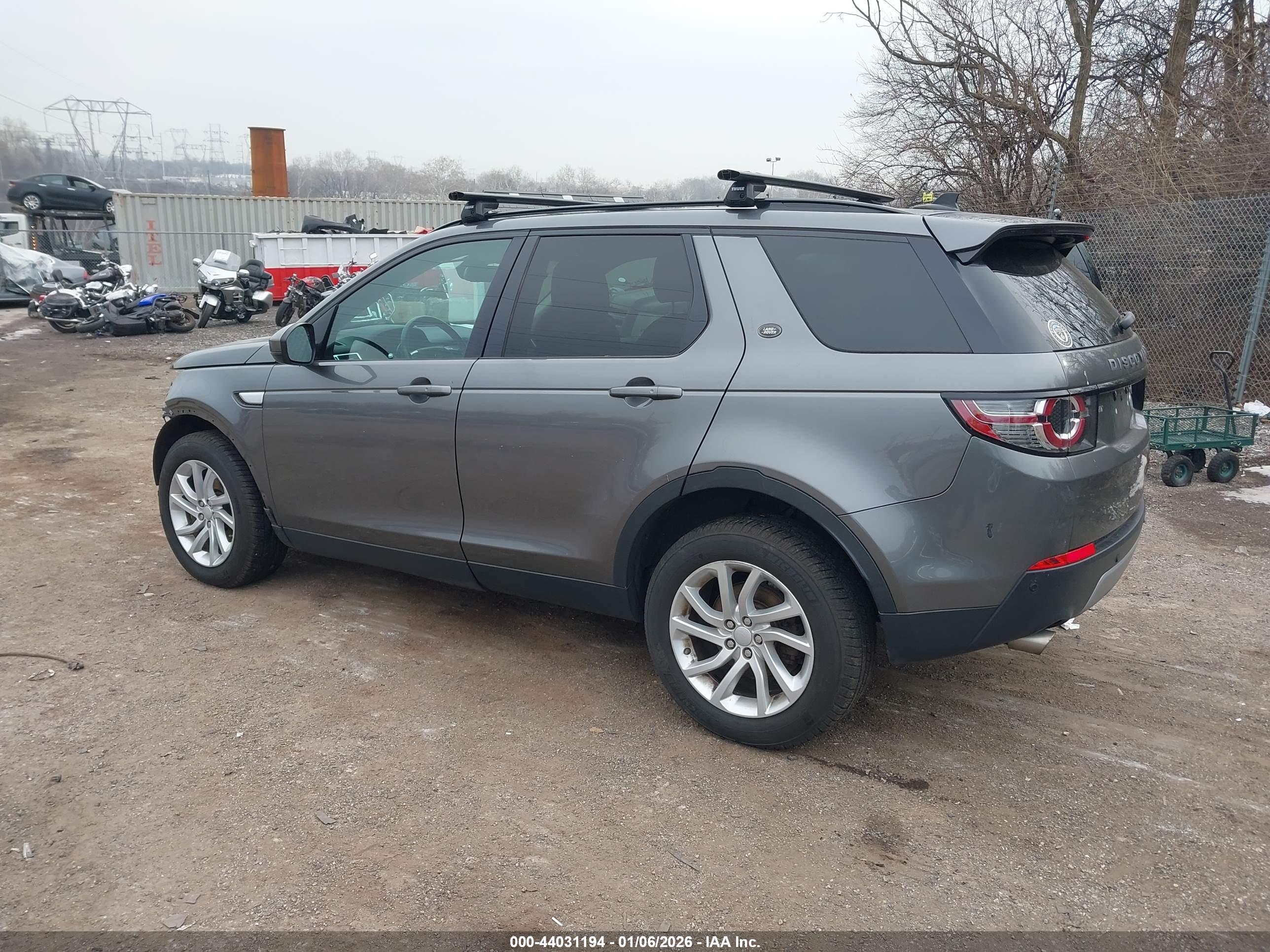 LAND ROVER image 3