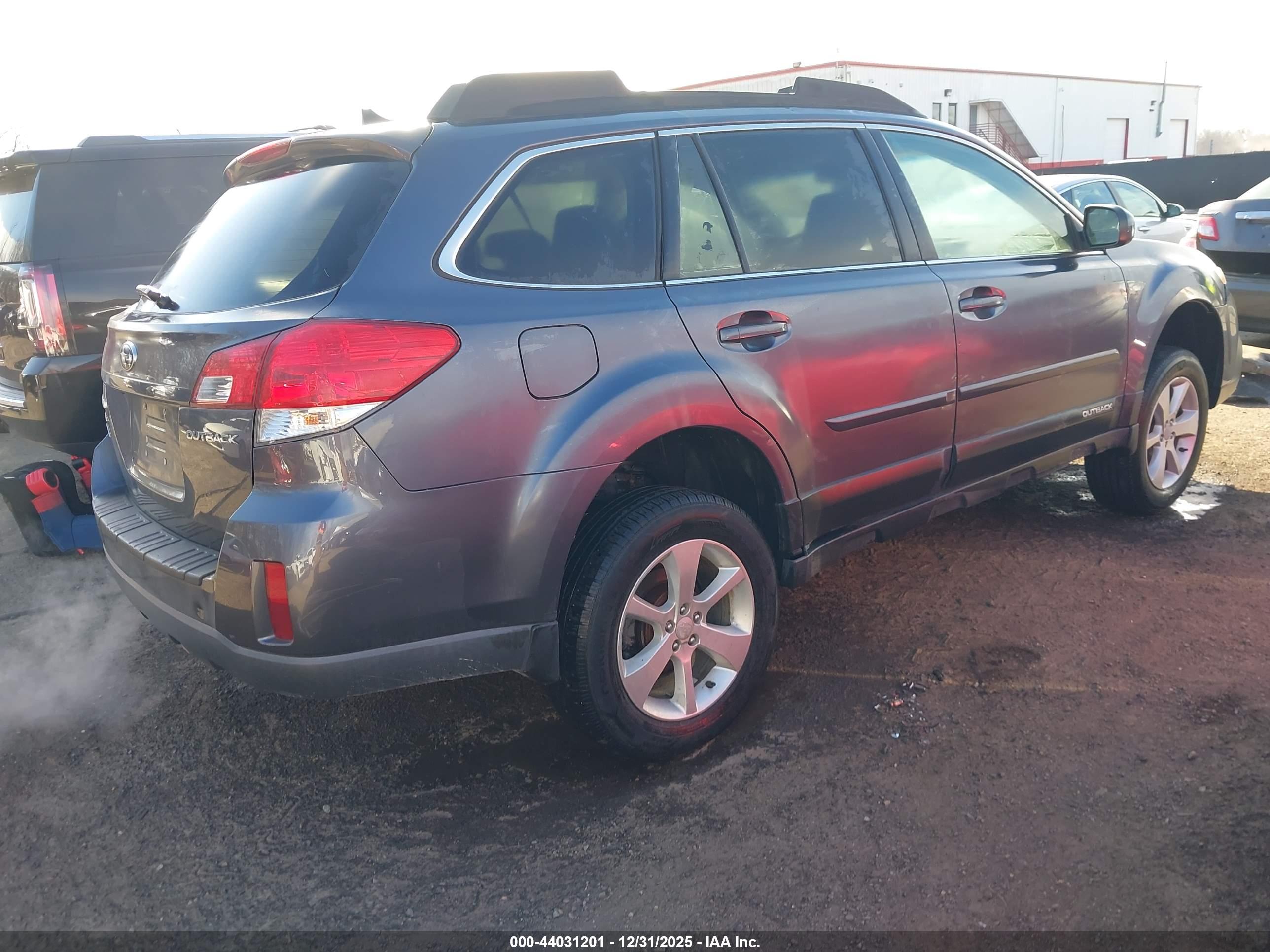 SUBARU OUTBACK image 4