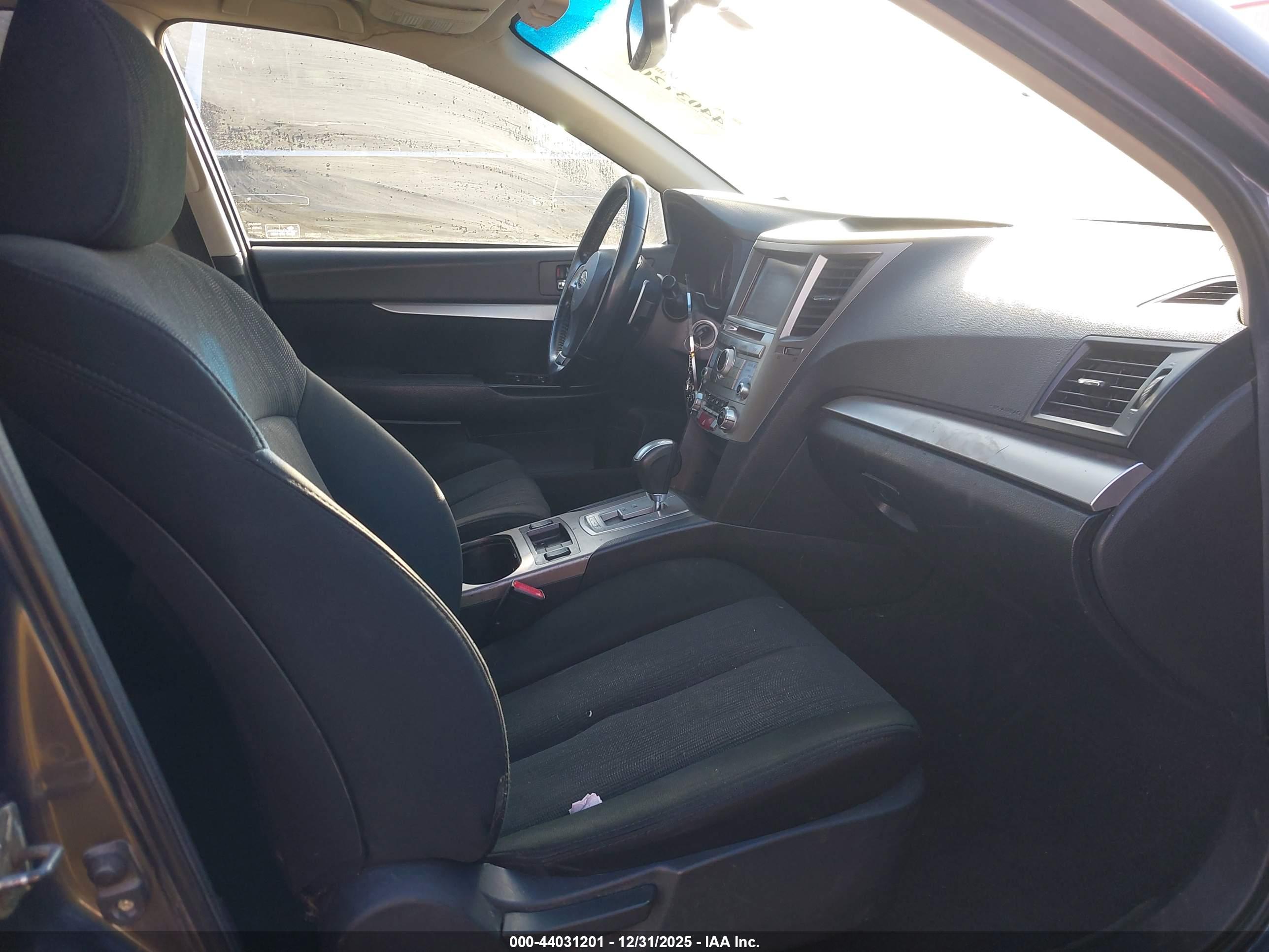 SUBARU OUTBACK image 5