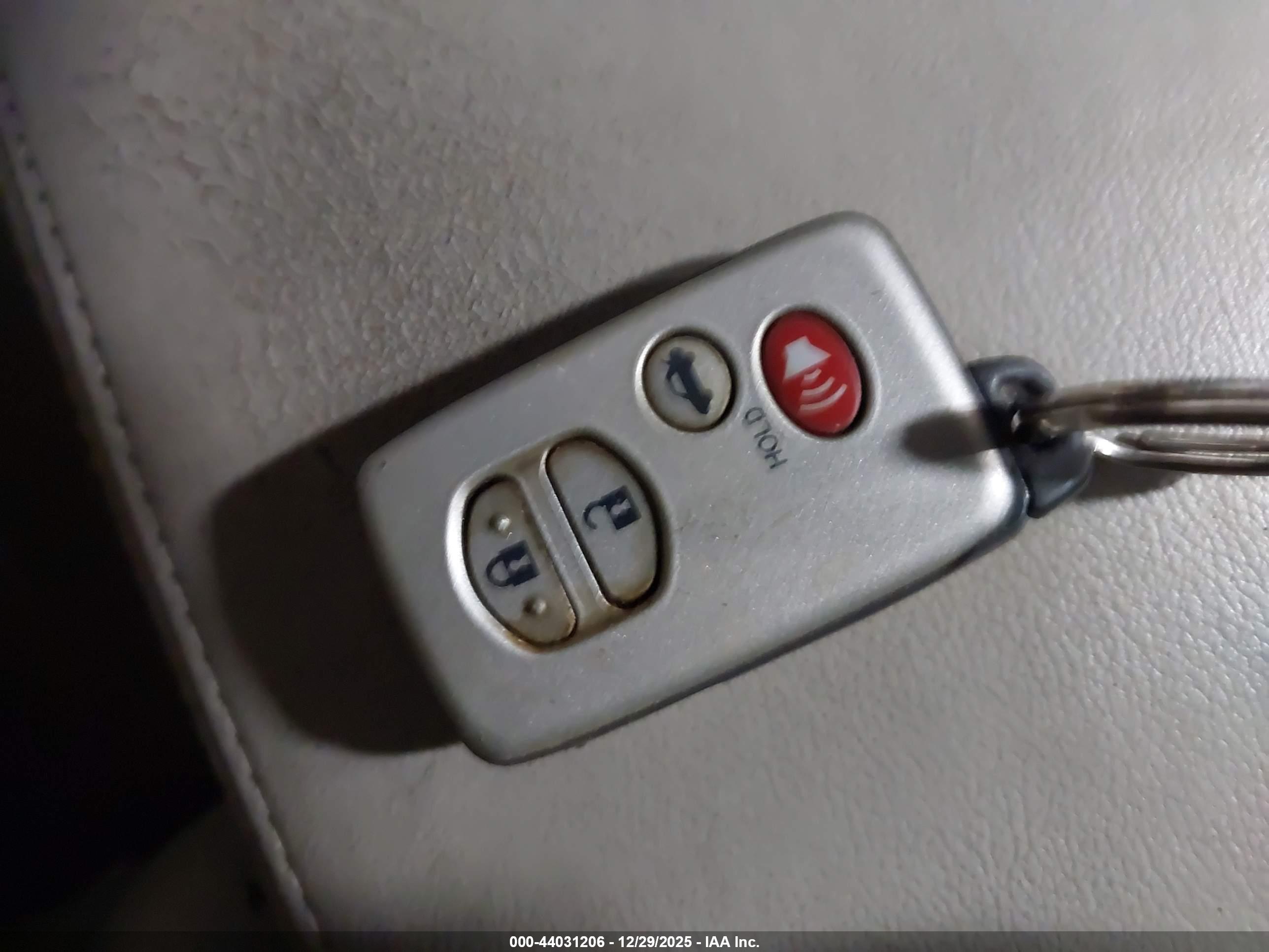 TOYOTA CAMRY image 11