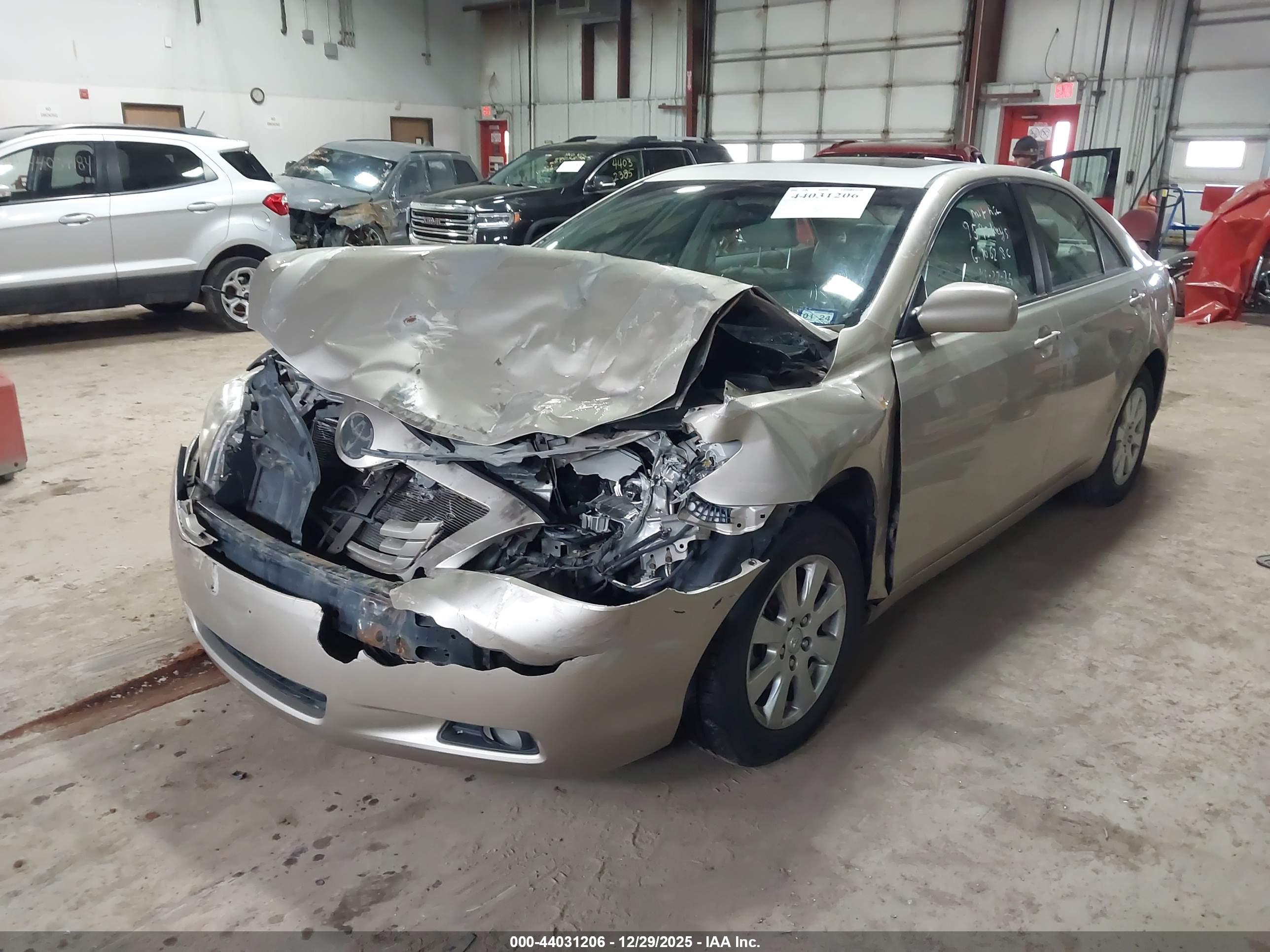 TOYOTA CAMRY image 2