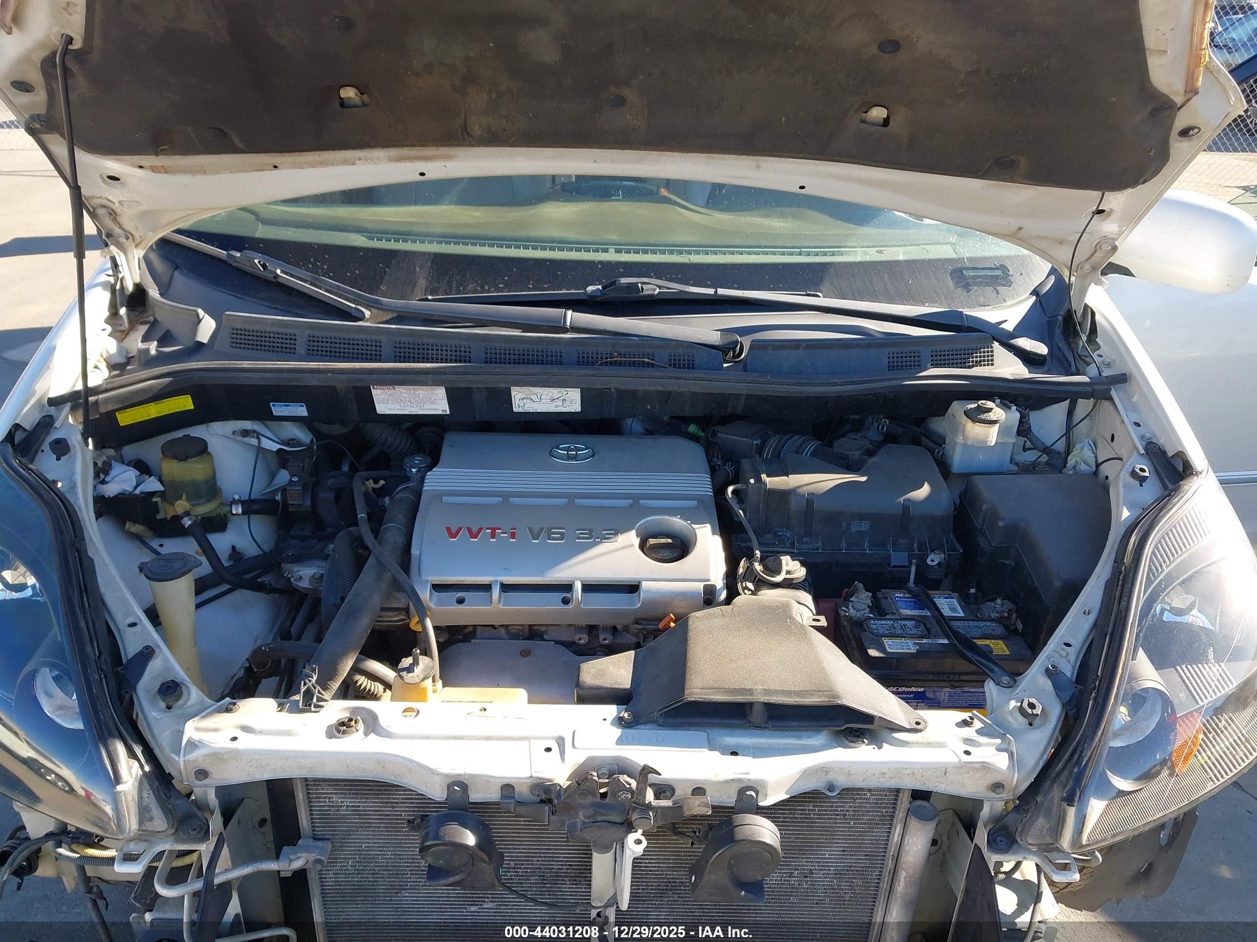 TOYOTA SIENNA image 10