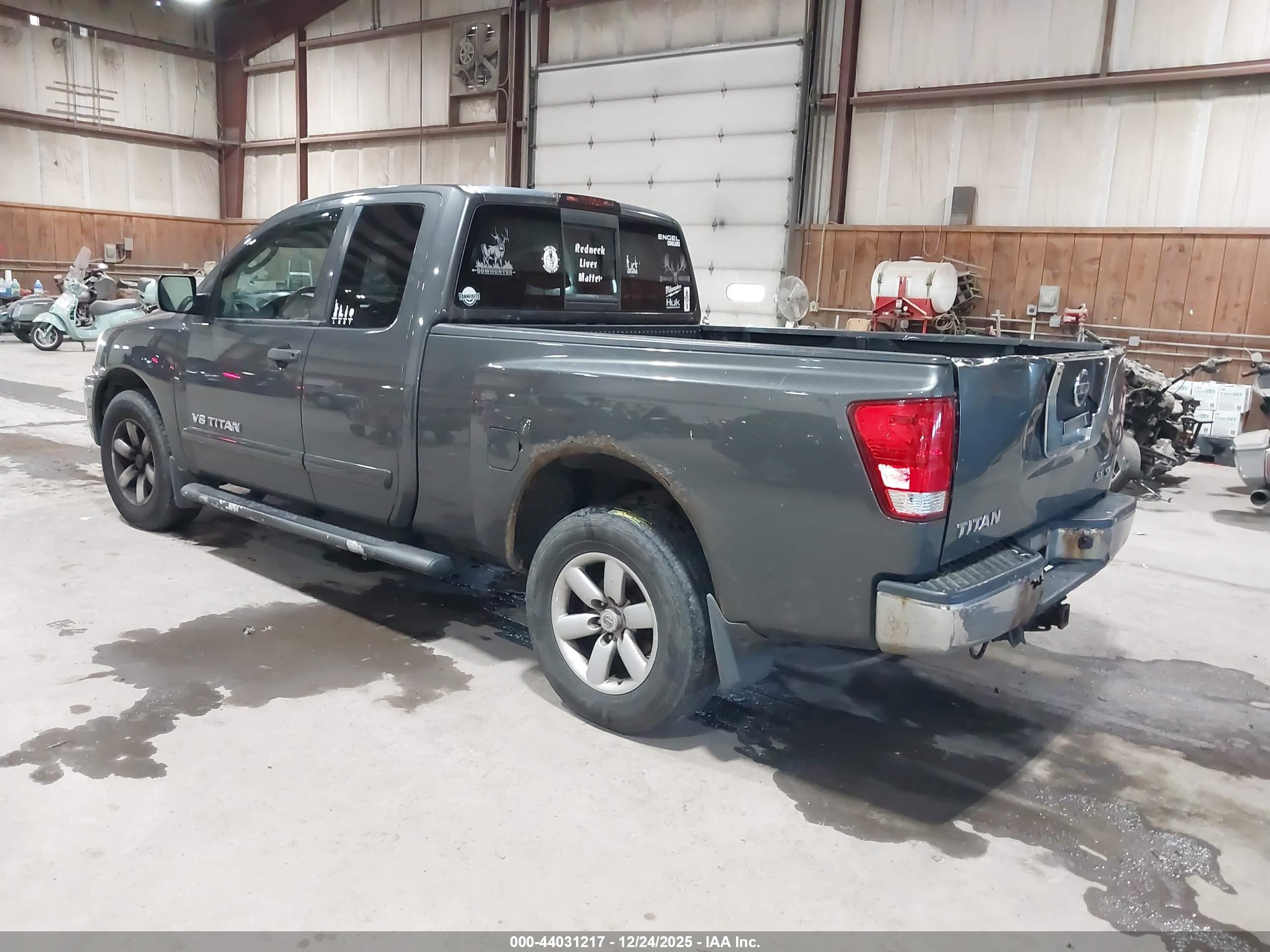 NISSAN TITAN image 3