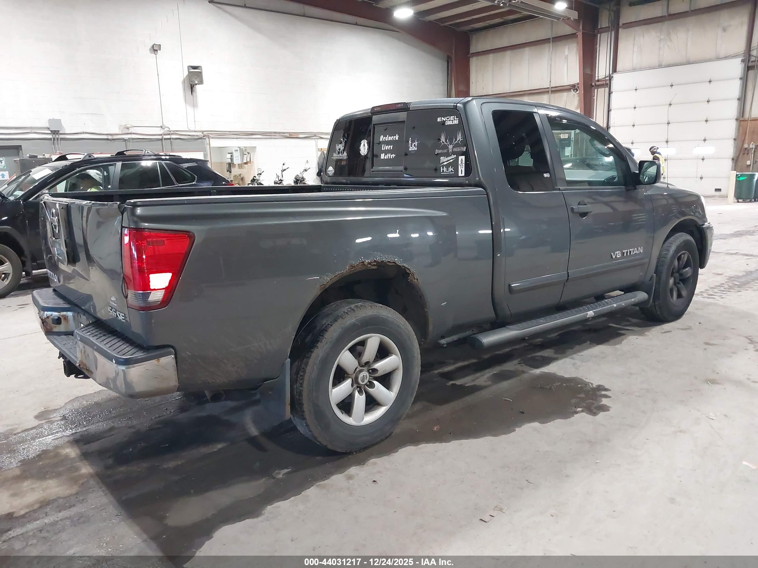 NISSAN TITAN image 4
