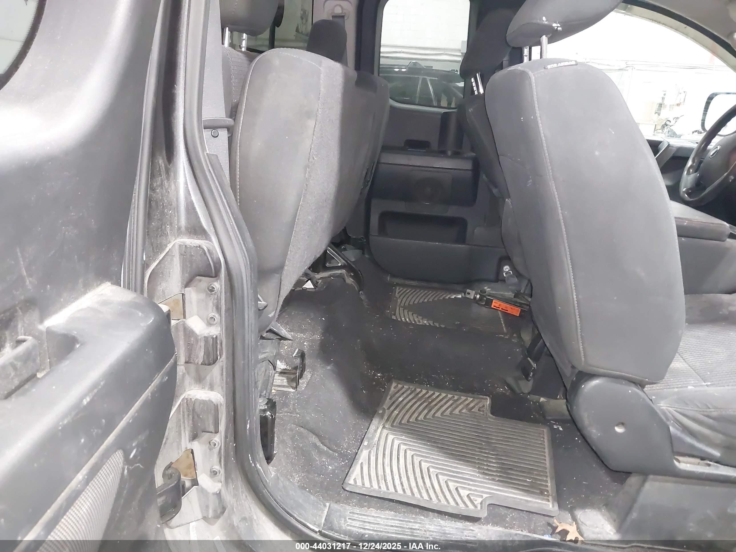 NISSAN TITAN image 8