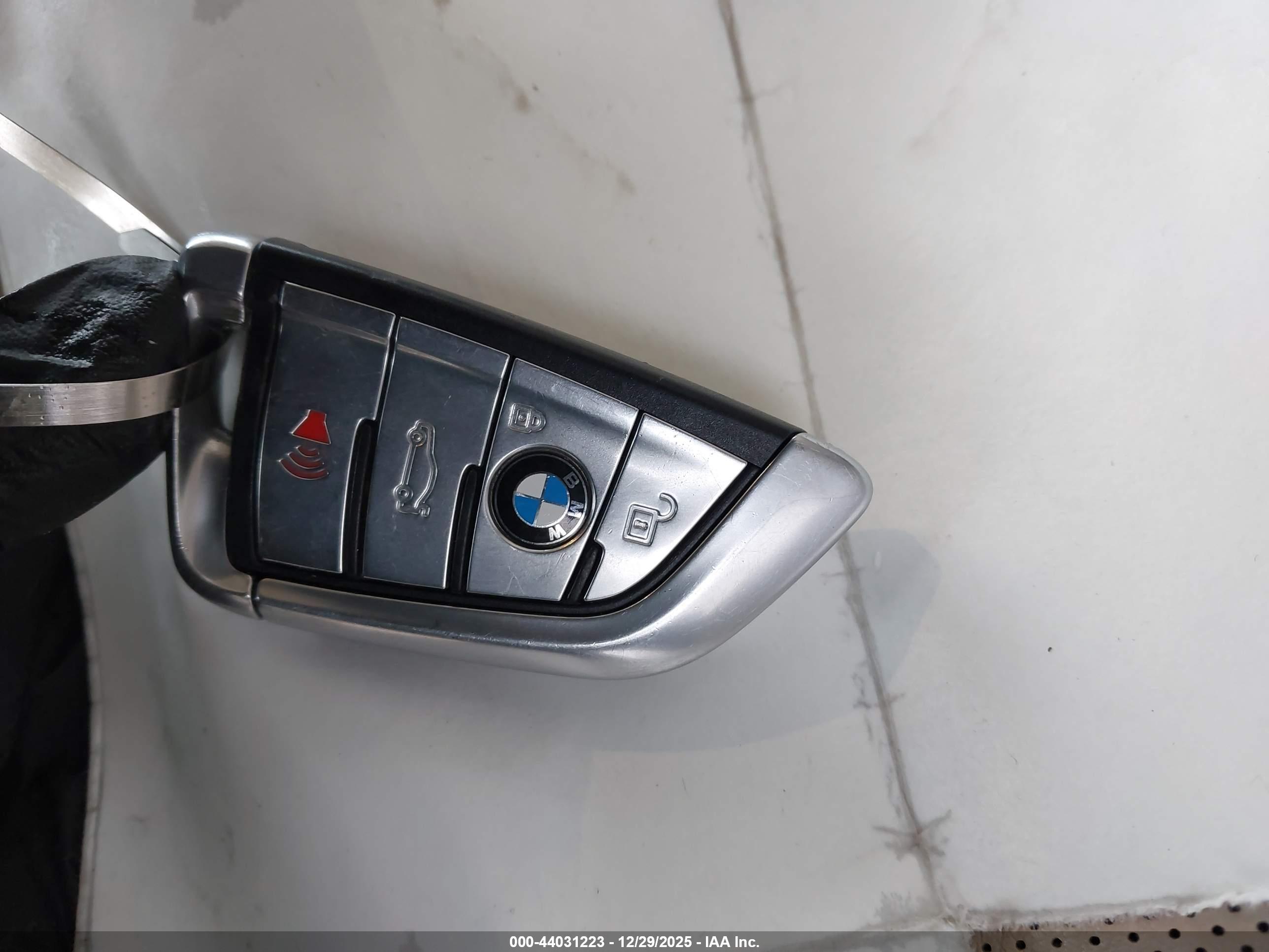 BMW 750I image 11