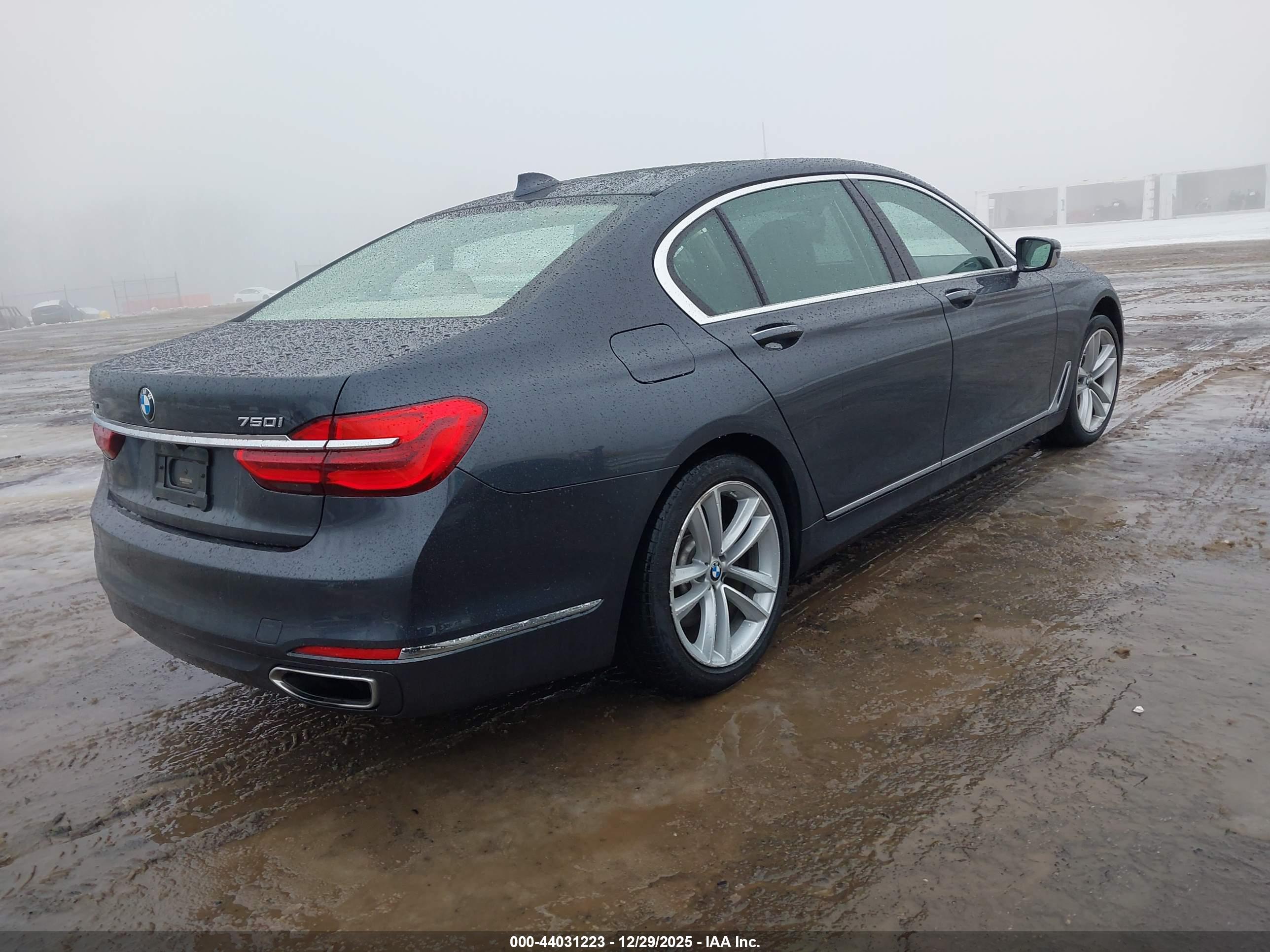 BMW 750I image 4
