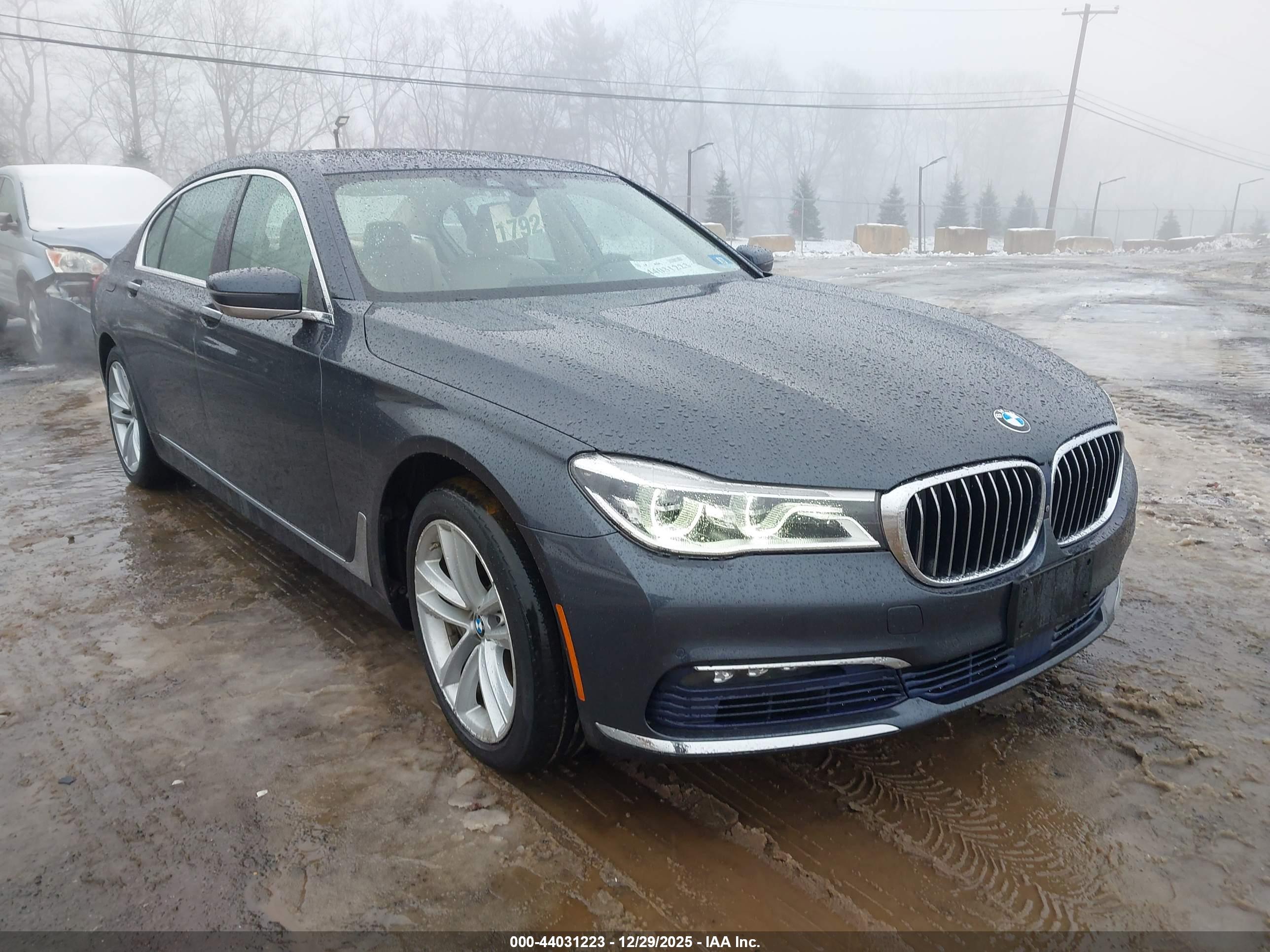 BMW 750I image 6