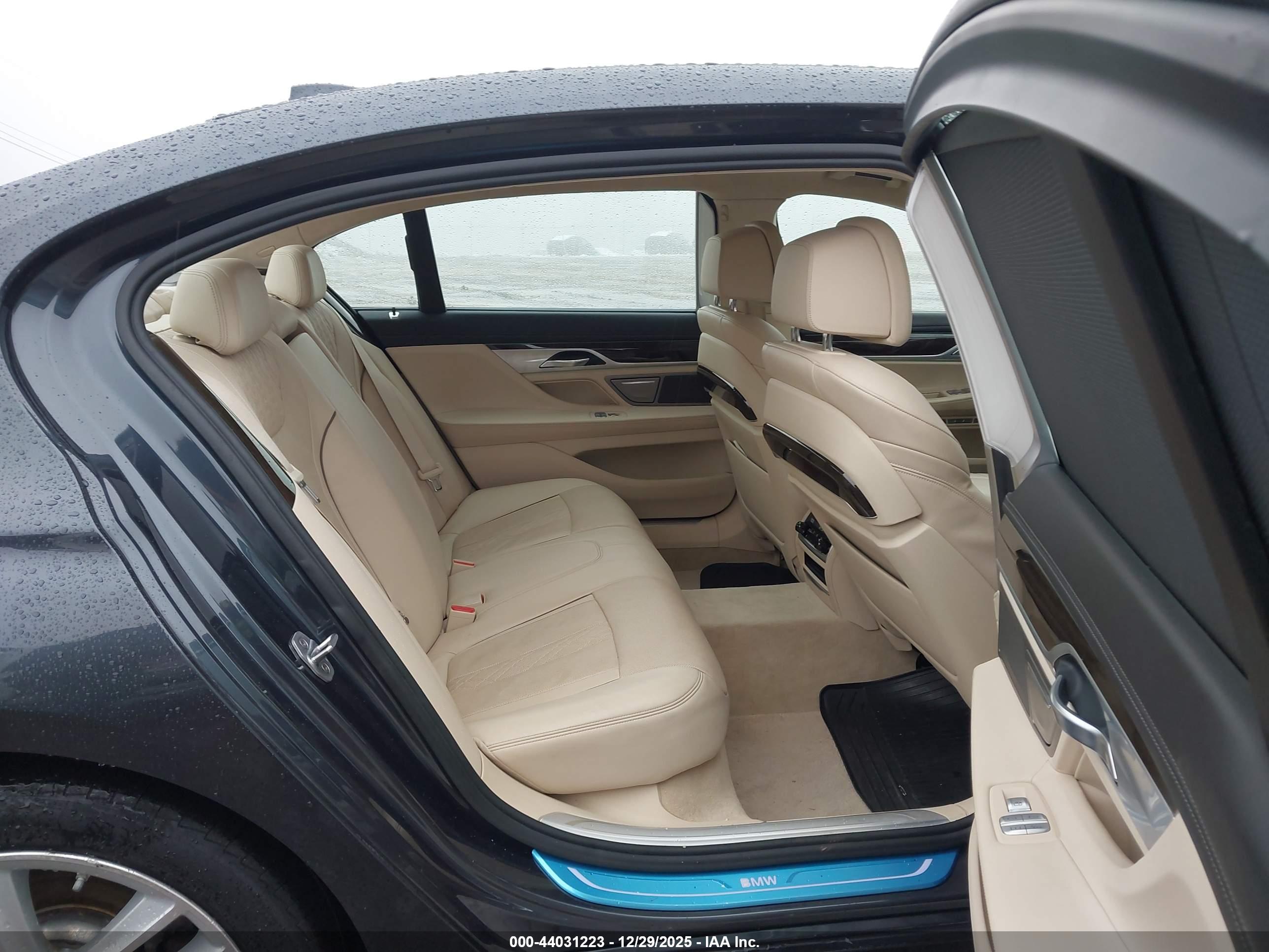 BMW 750I image 8